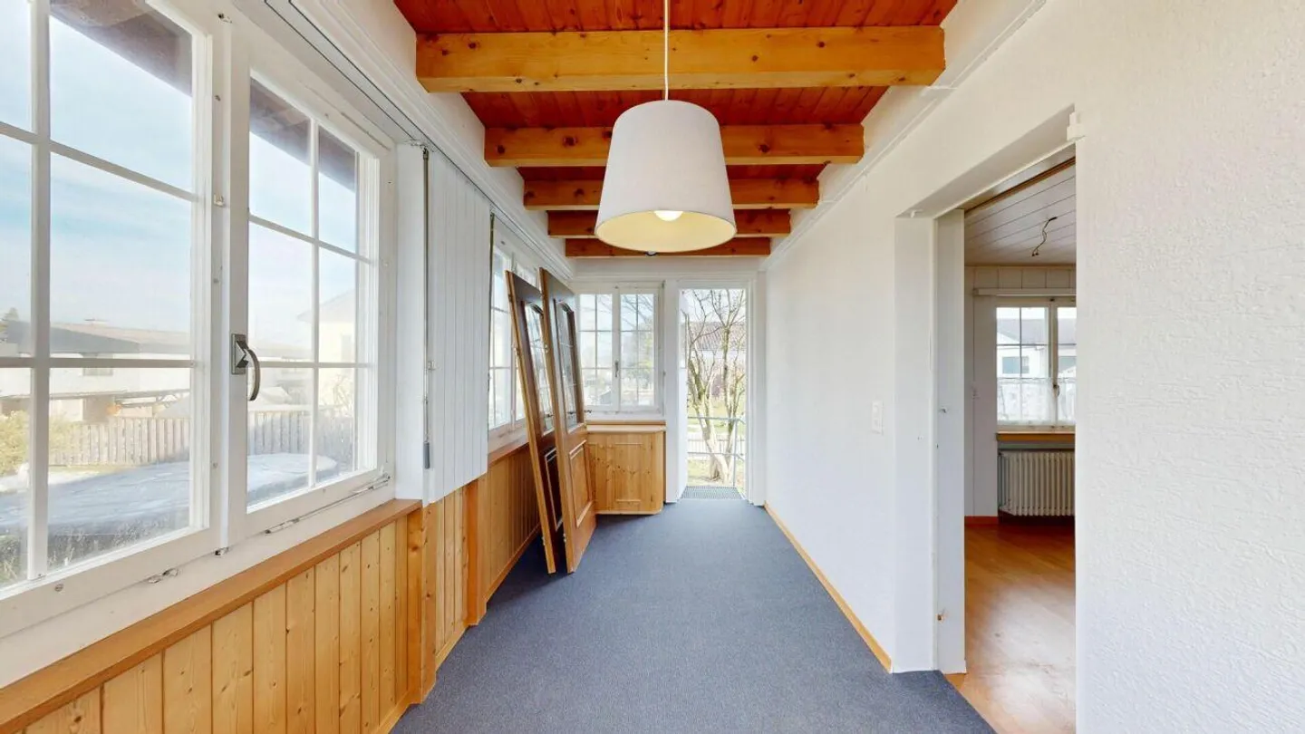 6.0 Room Single Family House with Large Garden - Photo 4 of 16