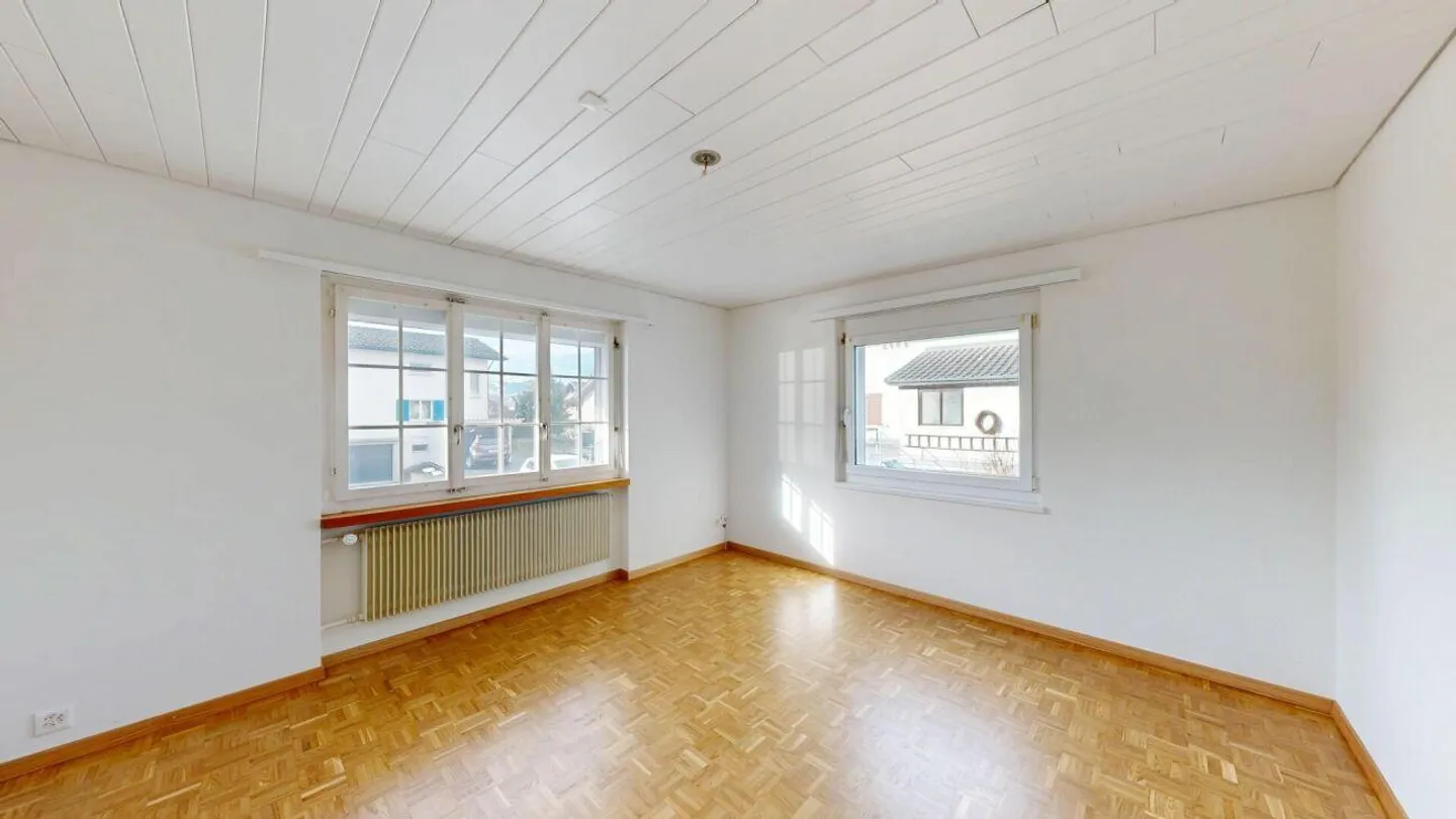 6.0 Room Single Family House with Large Garden - Photo 7 of 16