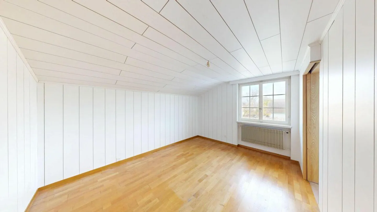 6.0 Room Single Family House with Large Garden - Photo 9 of 16