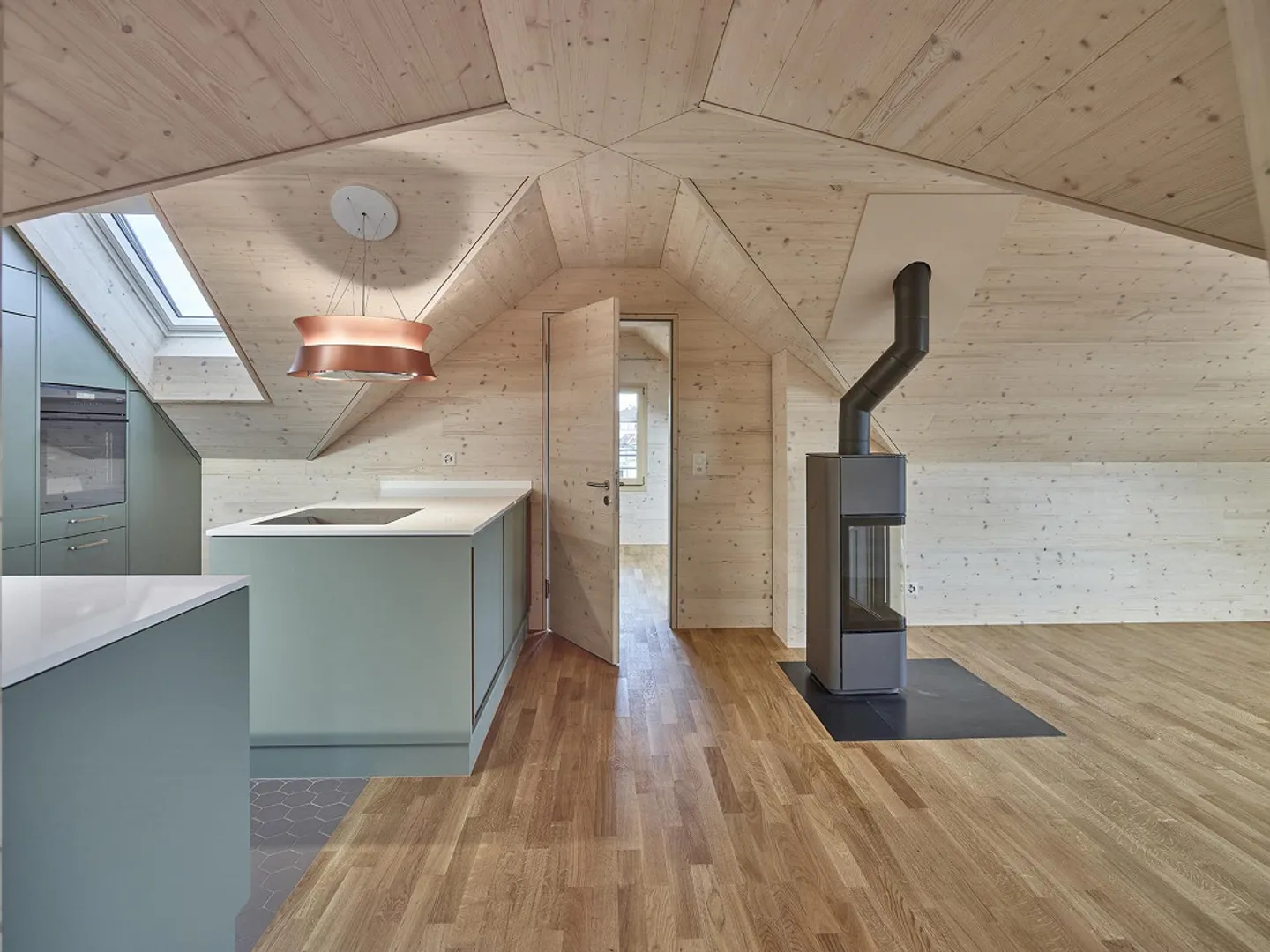 Einzigartige Dachwohnung mit Weitsicht und Charme - Foto 2 von 13