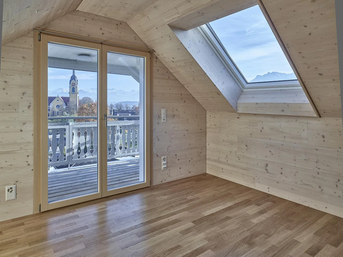 Einzigartige Dachwohnung mit Weitsicht und Charme - Foto 3 von 13