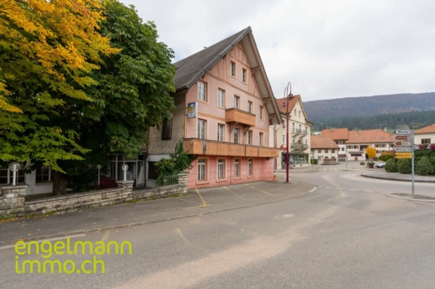 «Immeuble locatif avec restaurant / Mehrfamilienhaus mit Restaurant» - Photo 2 sur 14