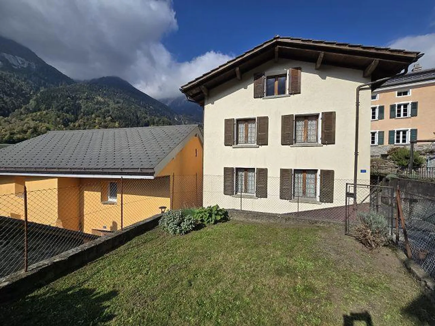 Maison de village 4 1/2 pièces avec jardin dans un emplacement très beau / C... - Photo 1 sur 36