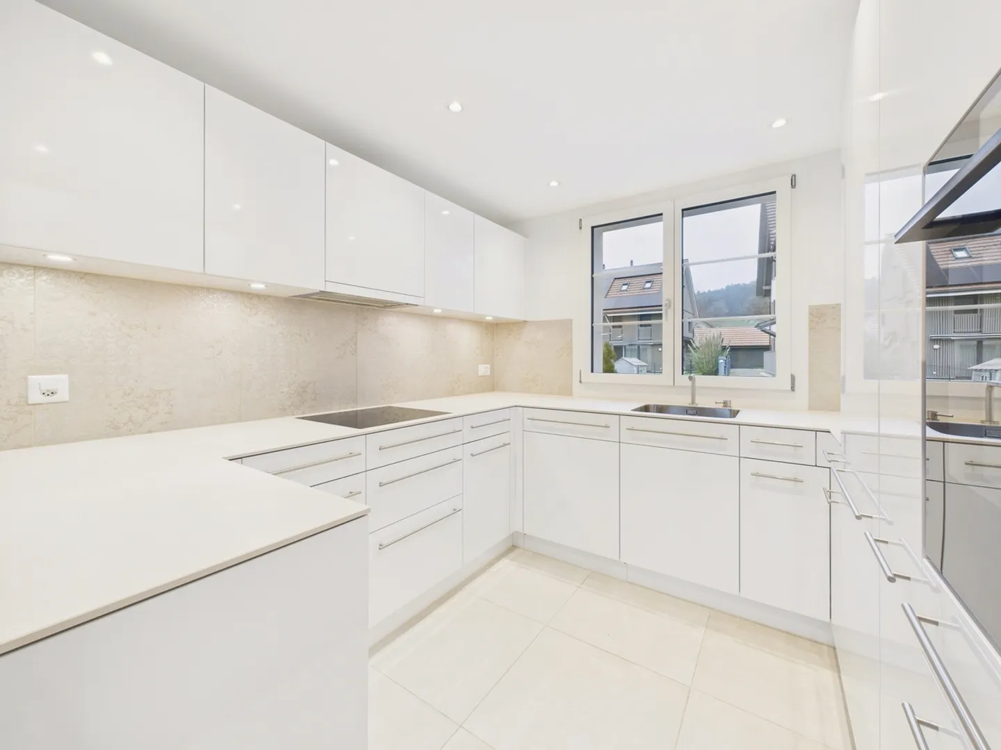 Casa a schiera moderna di 5,5 stanze con layout pratico, villaggio - Foto 4 di 11