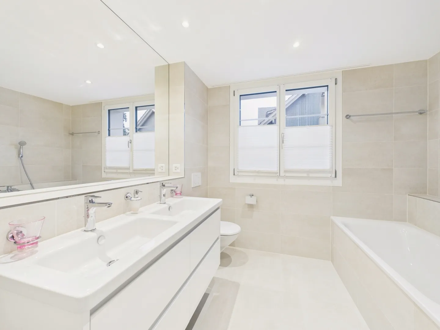 Casa a schiera moderna di 5,5 stanze con layout pratico, villaggio - Foto 9 di 11