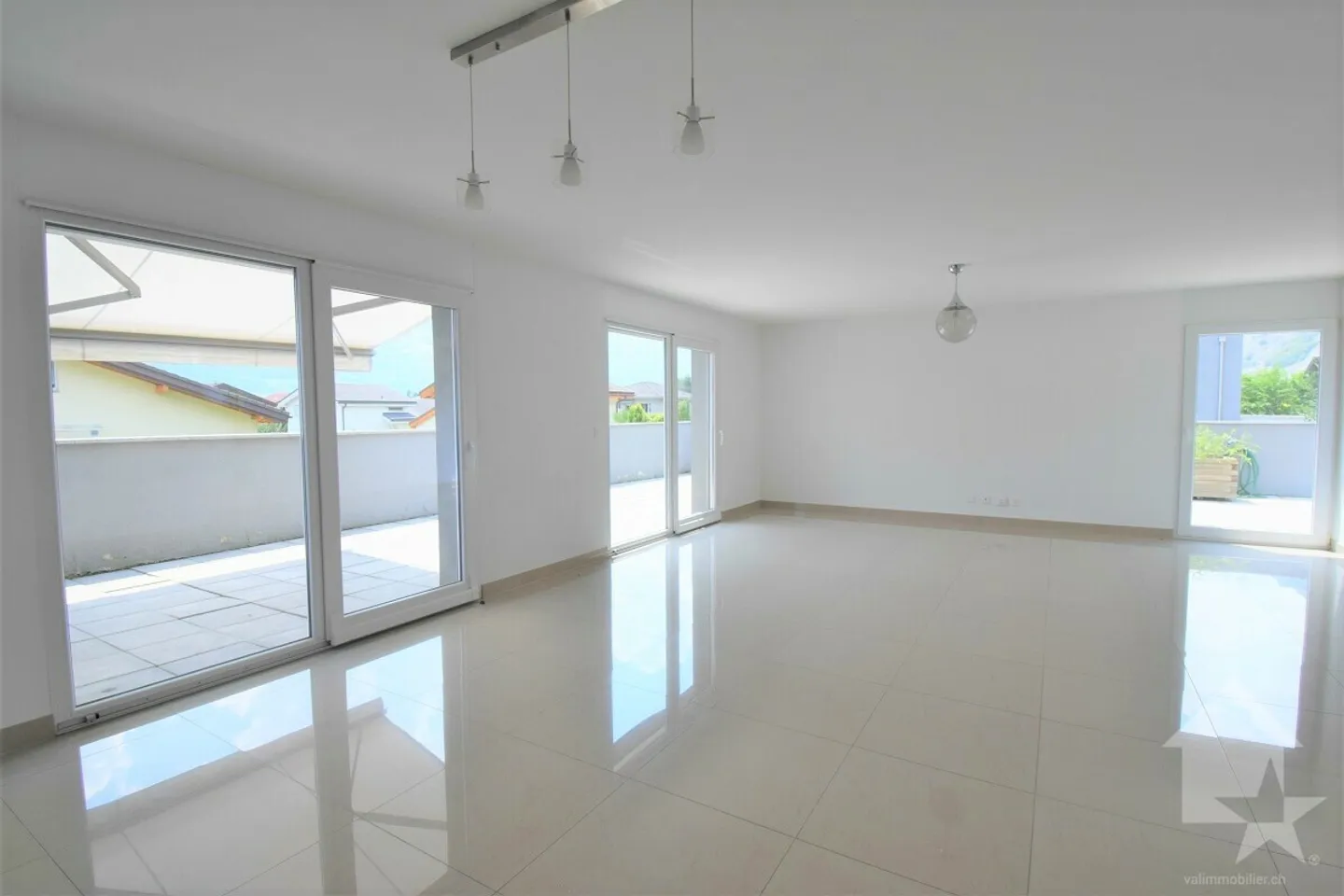 Attico di 4,5 stanze con una grande terrazza e 3 posti auto - Foto 3 di 13