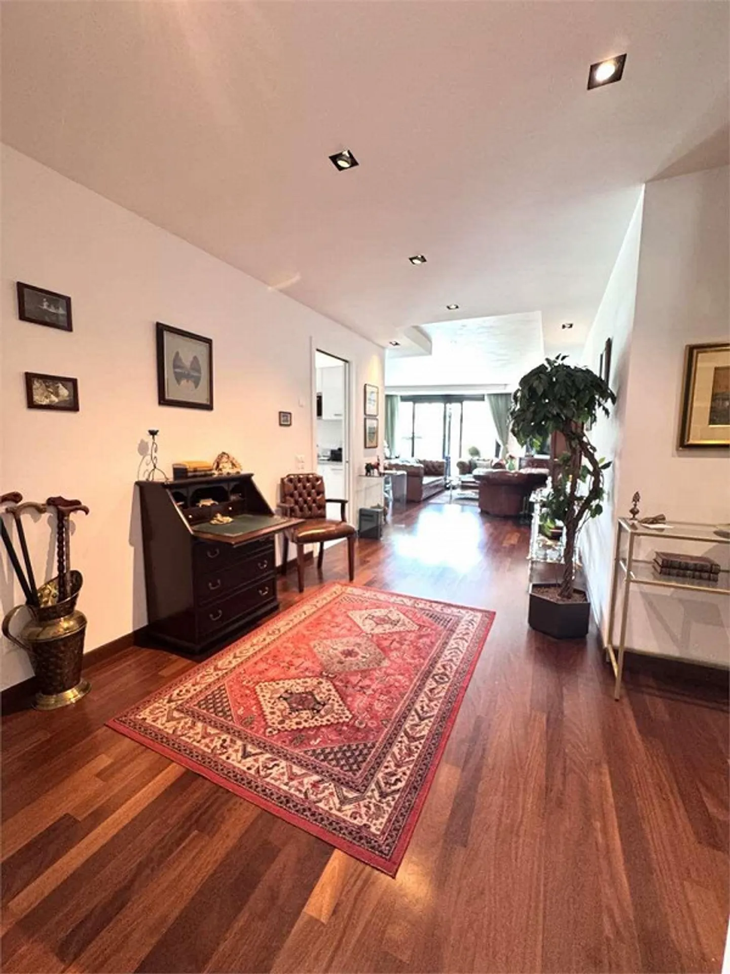 Grand appartement de 4,5 pièces au dernier étage avec vue sur le lac - Photo 5 sur 12