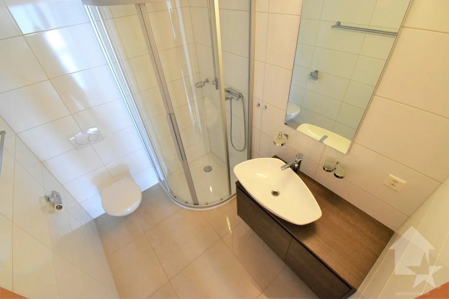 Attico di 4,5 stanze con una grande terrazza e 3 posti auto - Foto 12 di 13