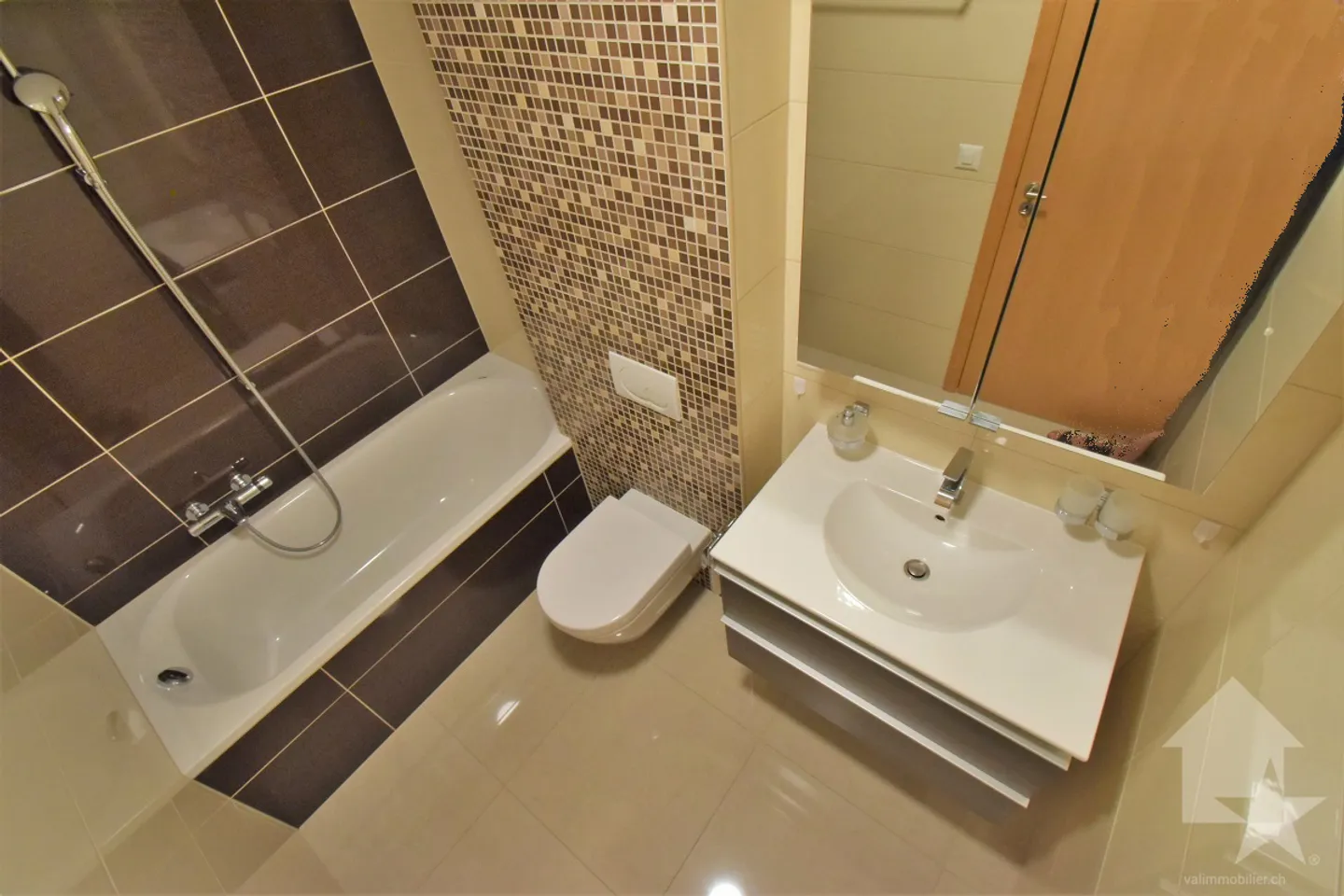 Attico di 4,5 stanze con una grande terrazza e 3 posti auto - Foto 13 di 13