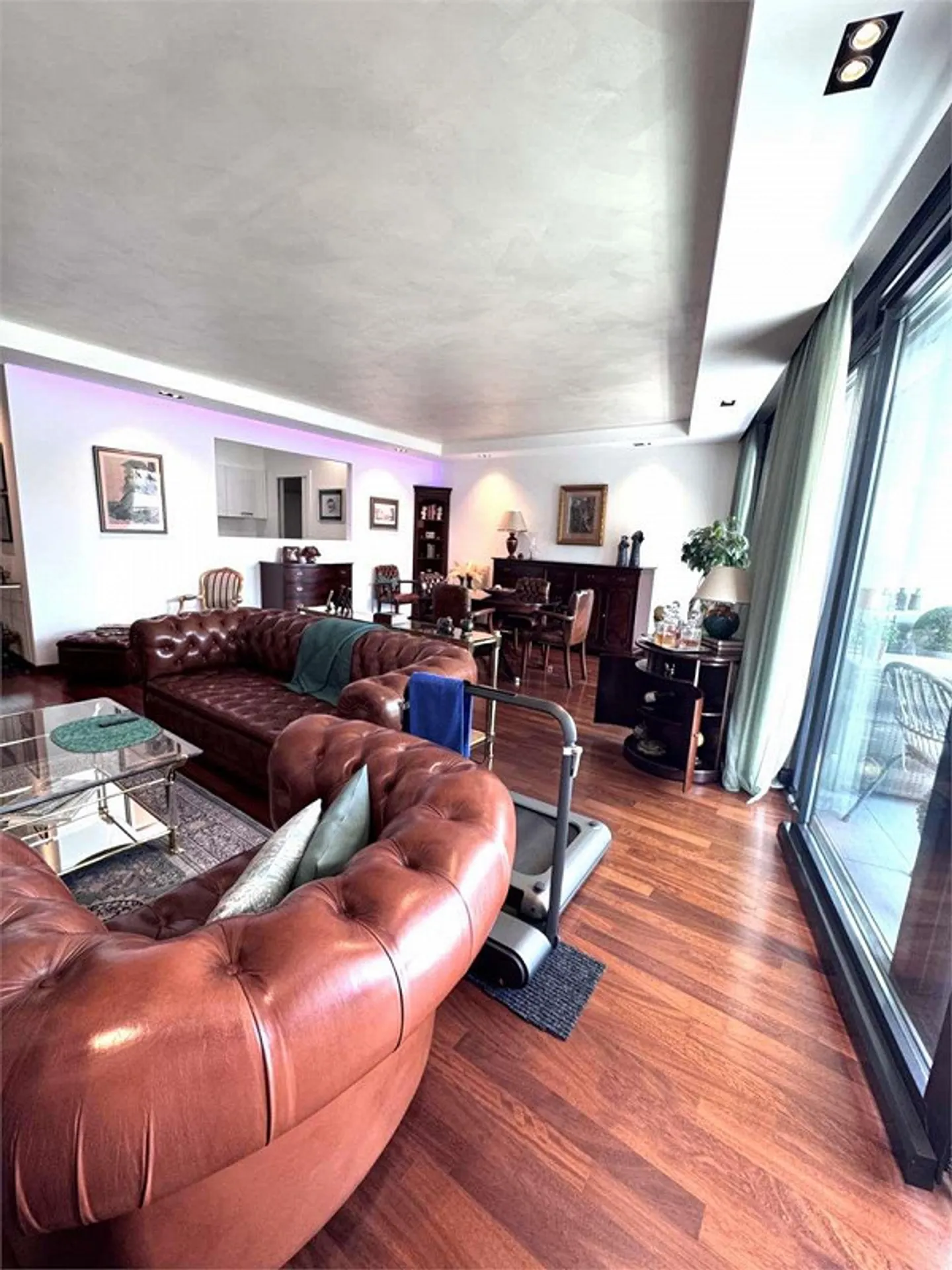 Grand appartement de 4,5 pièces au dernier étage avec vue sur le lac - Photo 2 sur 12