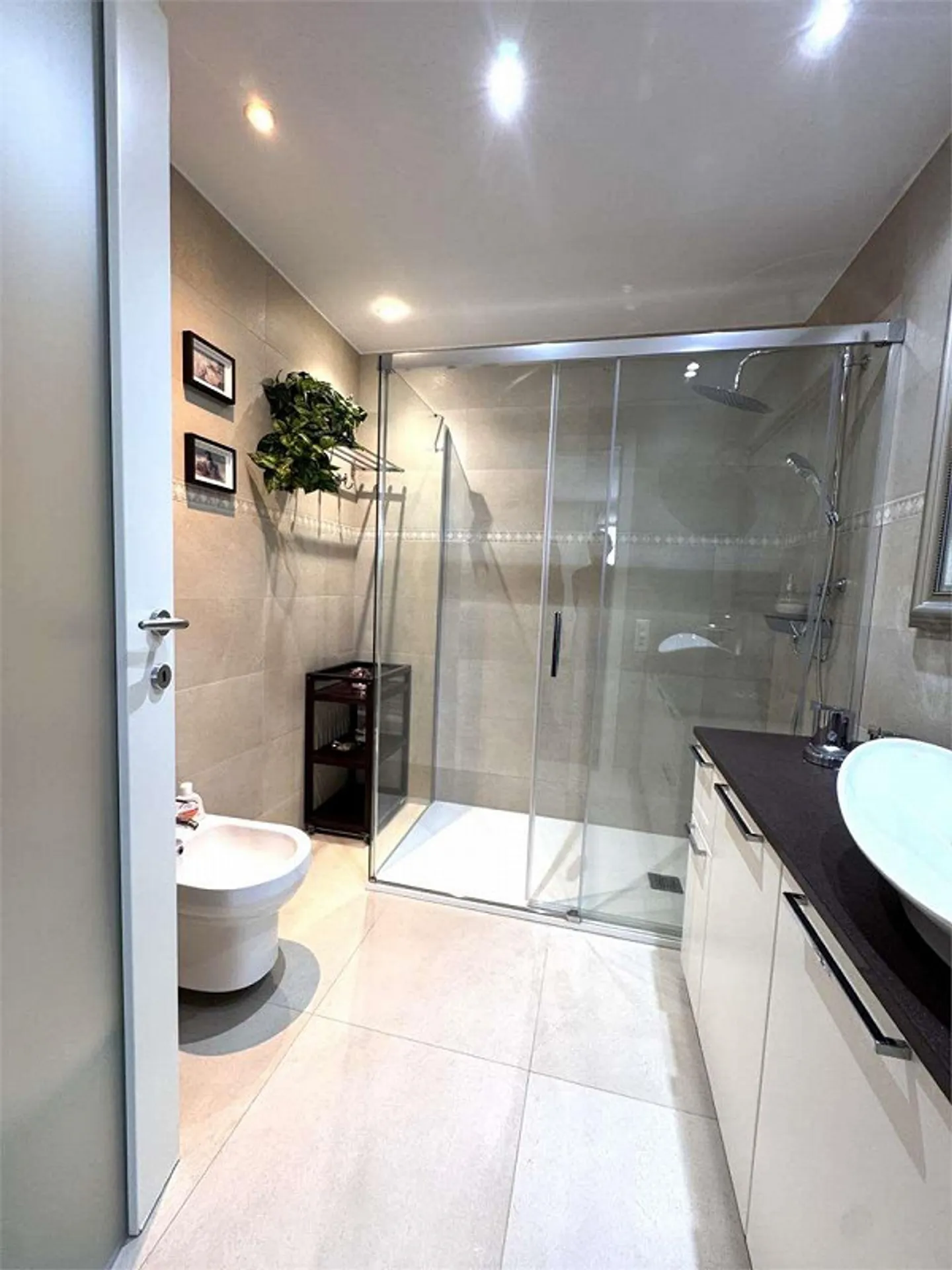 Grand appartement de 4,5 pièces au dernier étage avec vue sur le lac - Photo 9 sur 12