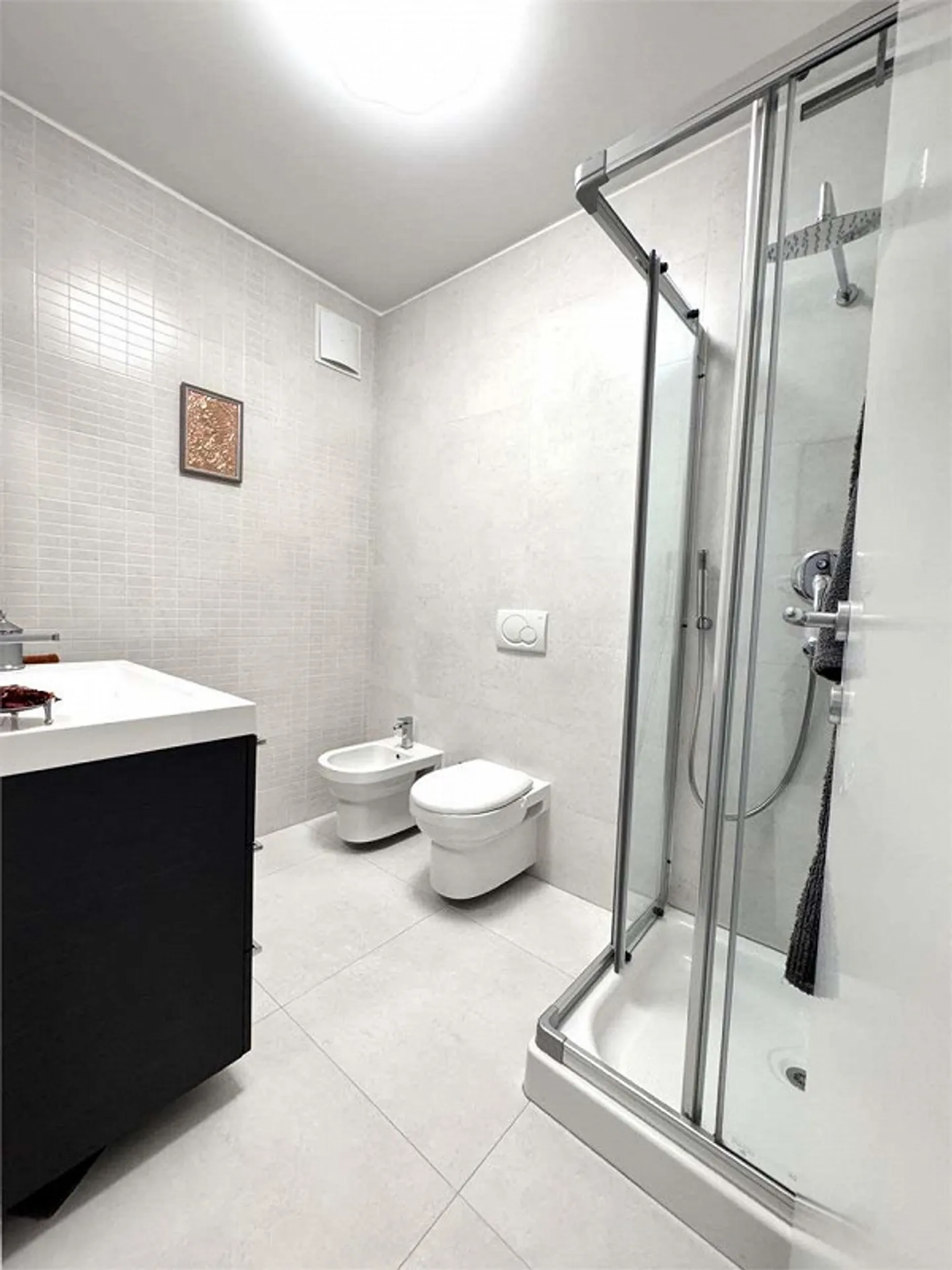 Grand appartement de 4,5 pièces au dernier étage avec vue sur le lac - Photo 10 sur 12