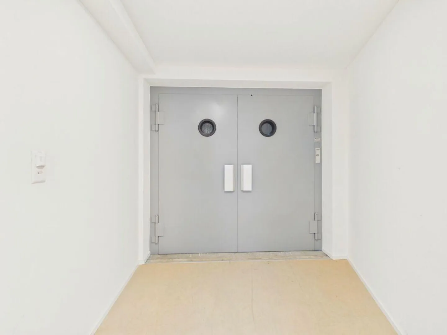 Bright Studio/Single Office with Charm for Rent - Photo 5 of 6