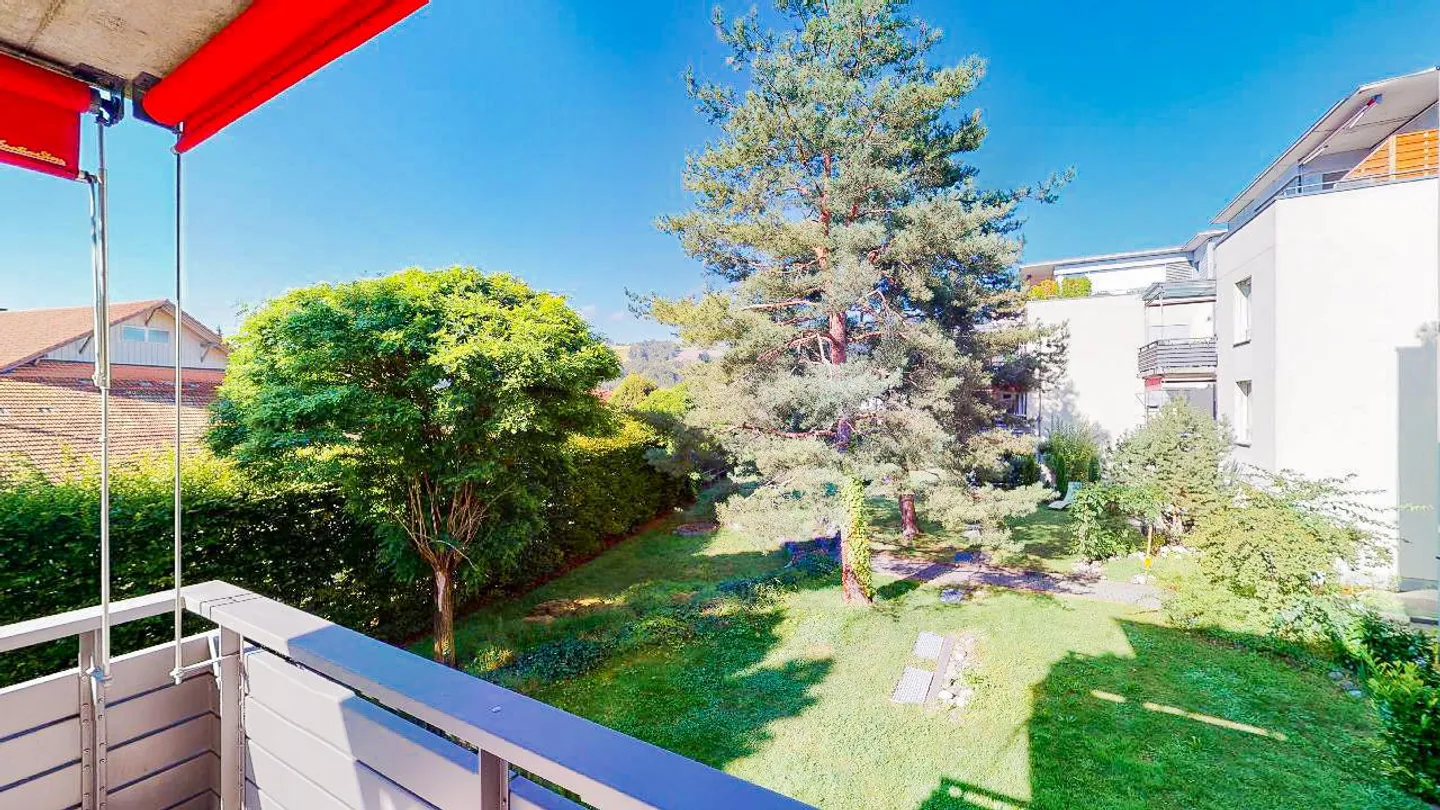 Ampio appartamento attico con panorama sulle Alpi - Foto 1 di 12