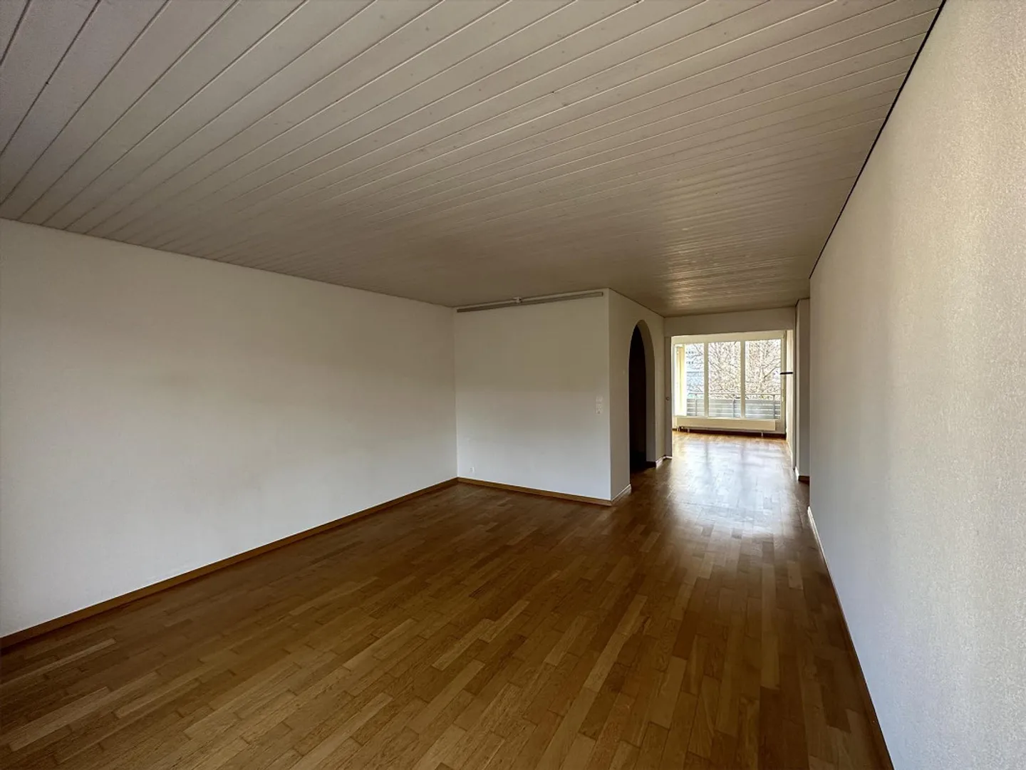 Ampio appartamento attico con panorama sulle Alpi - Foto 4 di 12