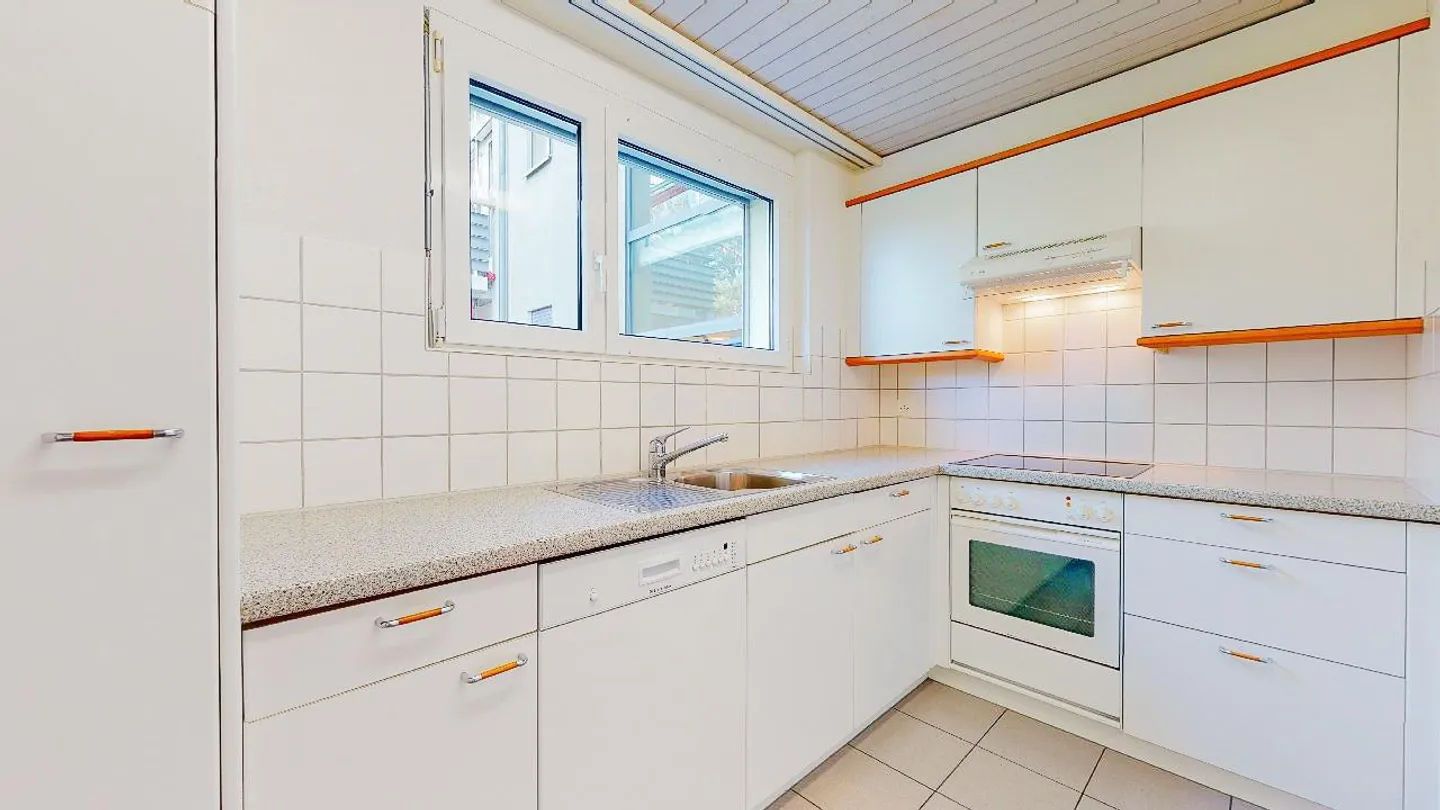 Ampio appartamento attico con panorama sulle Alpi - Foto 5 di 12