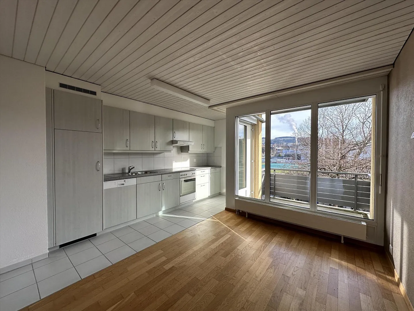 Ampio appartamento attico con panorama sulle Alpi - Foto 6 di 12