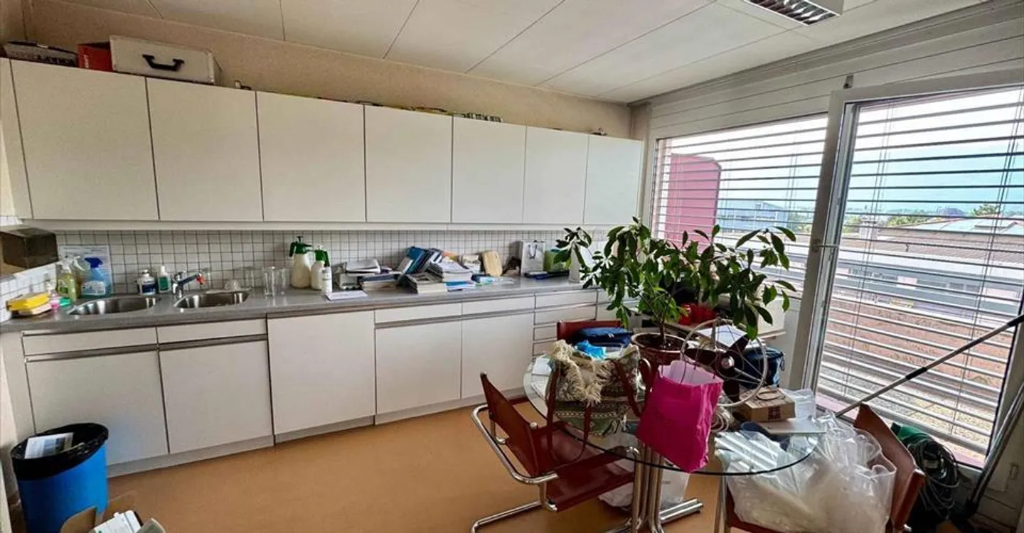 Office space for rent - Photo 3 of 10