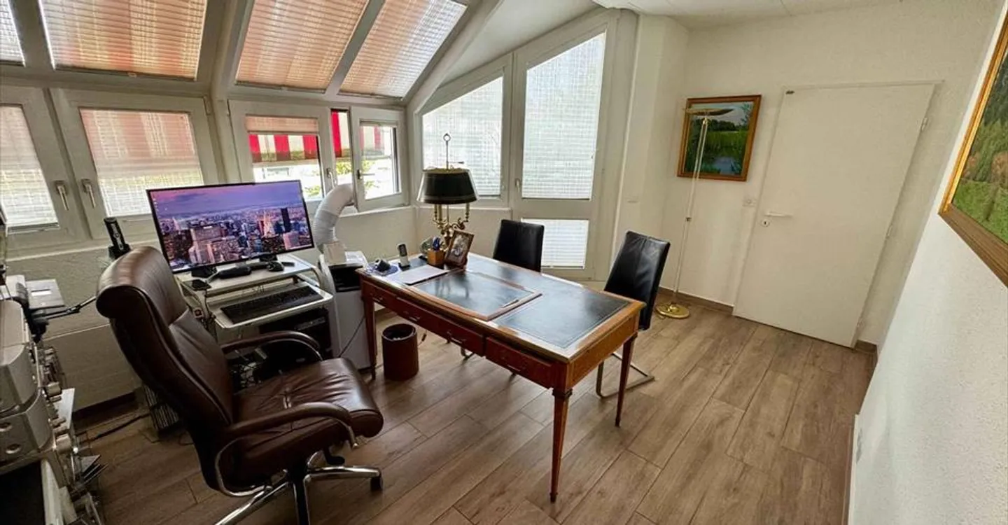 Office space for rent - Photo 4 of 10