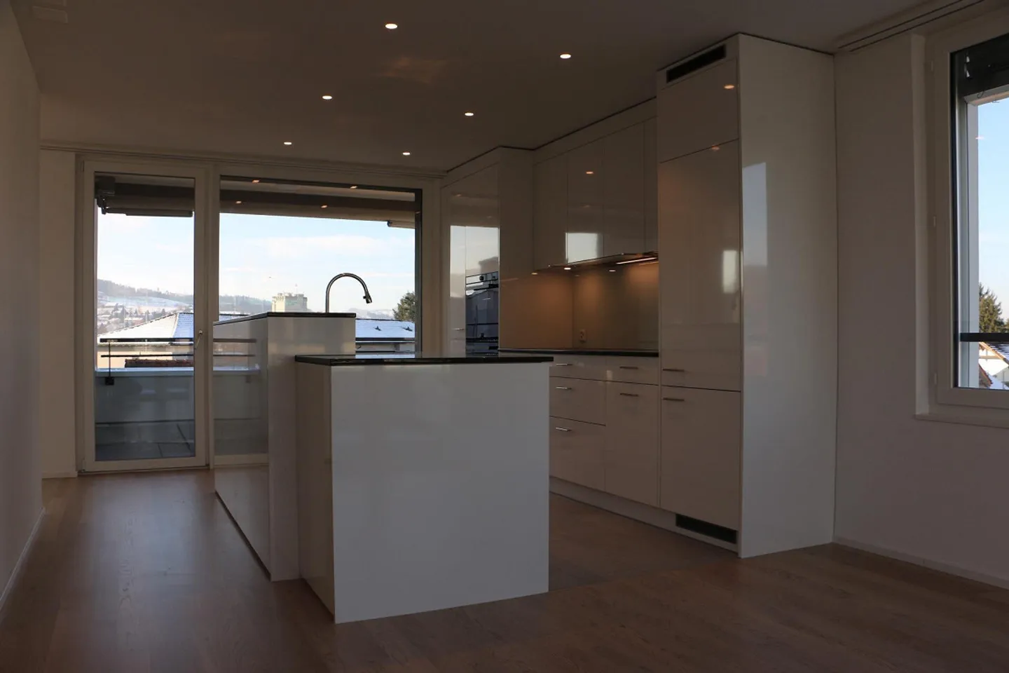 Exclusive 3½-room penthouse apartment with two balconies - Photo 2 of 14