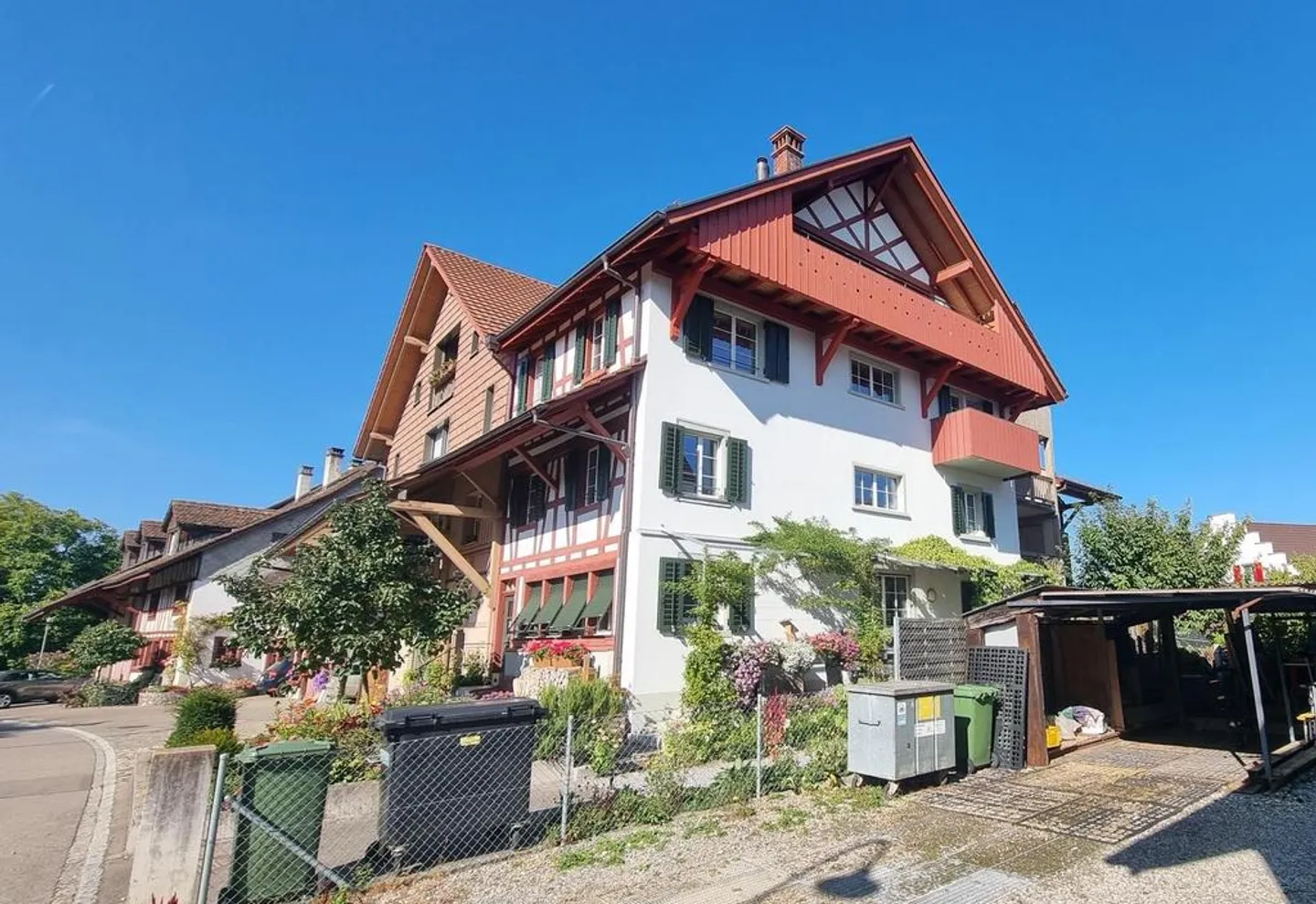 Live in a quiet location in the center of Rümlang! - Photo 1 of 12