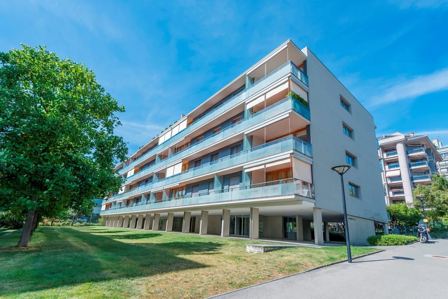 Enjoy a superb corner terrace in a residential area - Photo 1 of 9