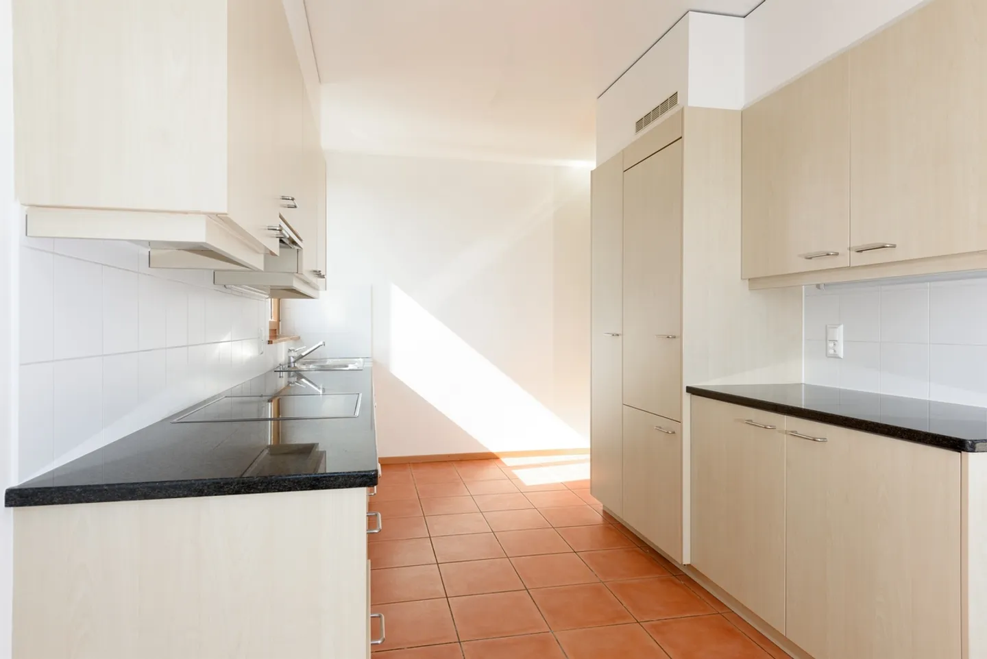 Enjoy a superb corner terrace in a residential area - Photo 5 of 9