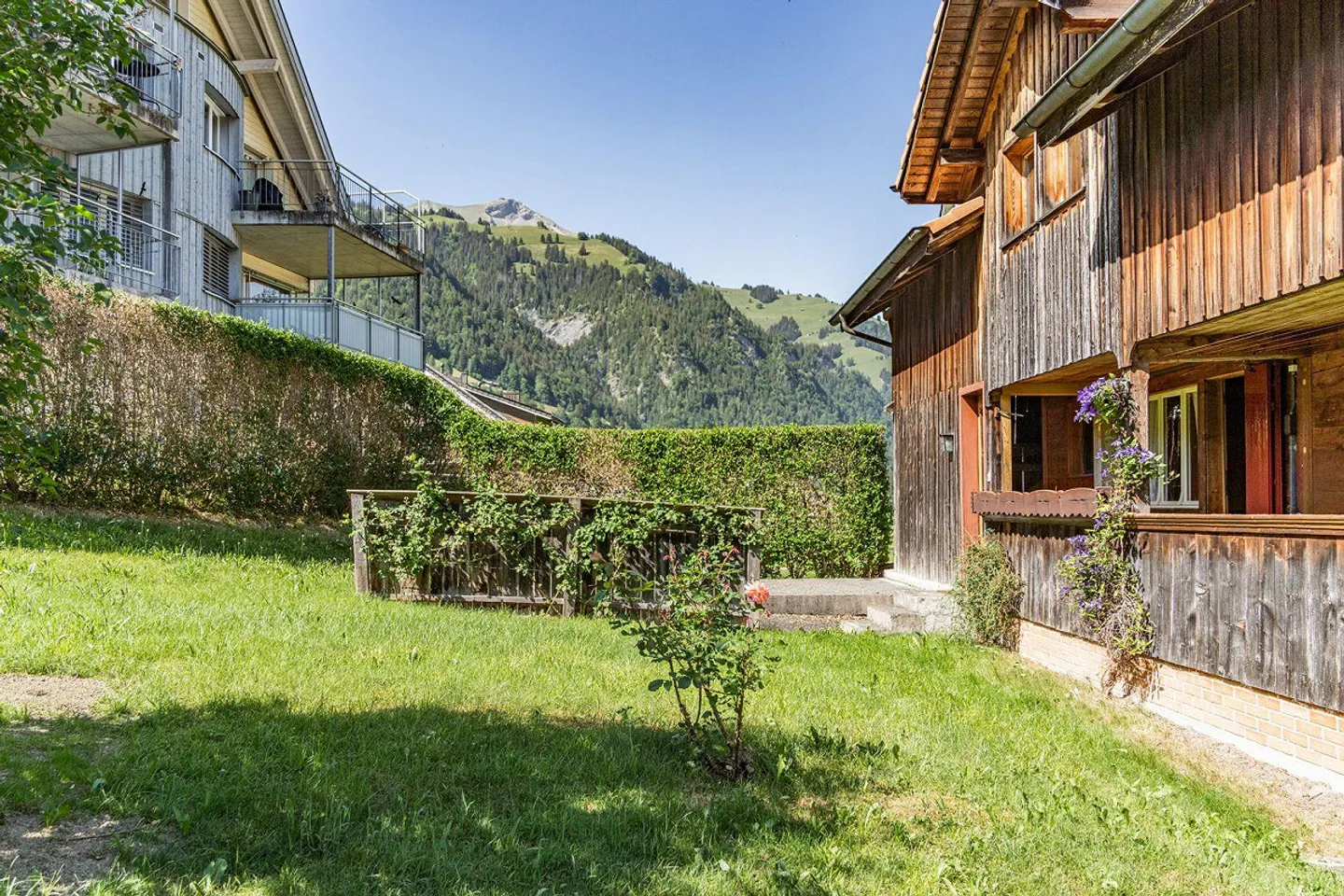 Charmantes Zweifamilienhaus in Frutigen - Foto 2 von 13