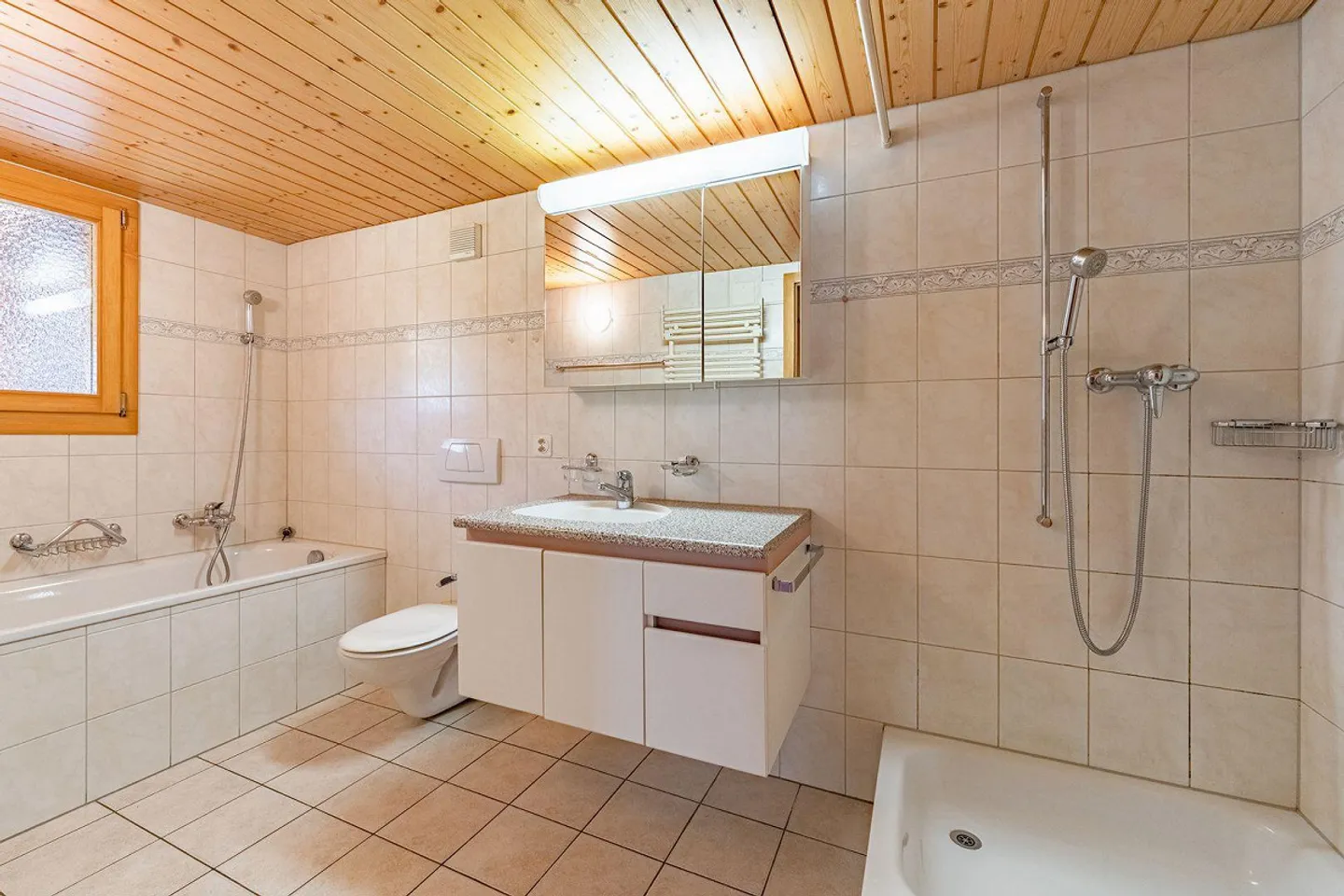 Charmantes Zweifamilienhaus in Frutigen - Foto 10 von 13