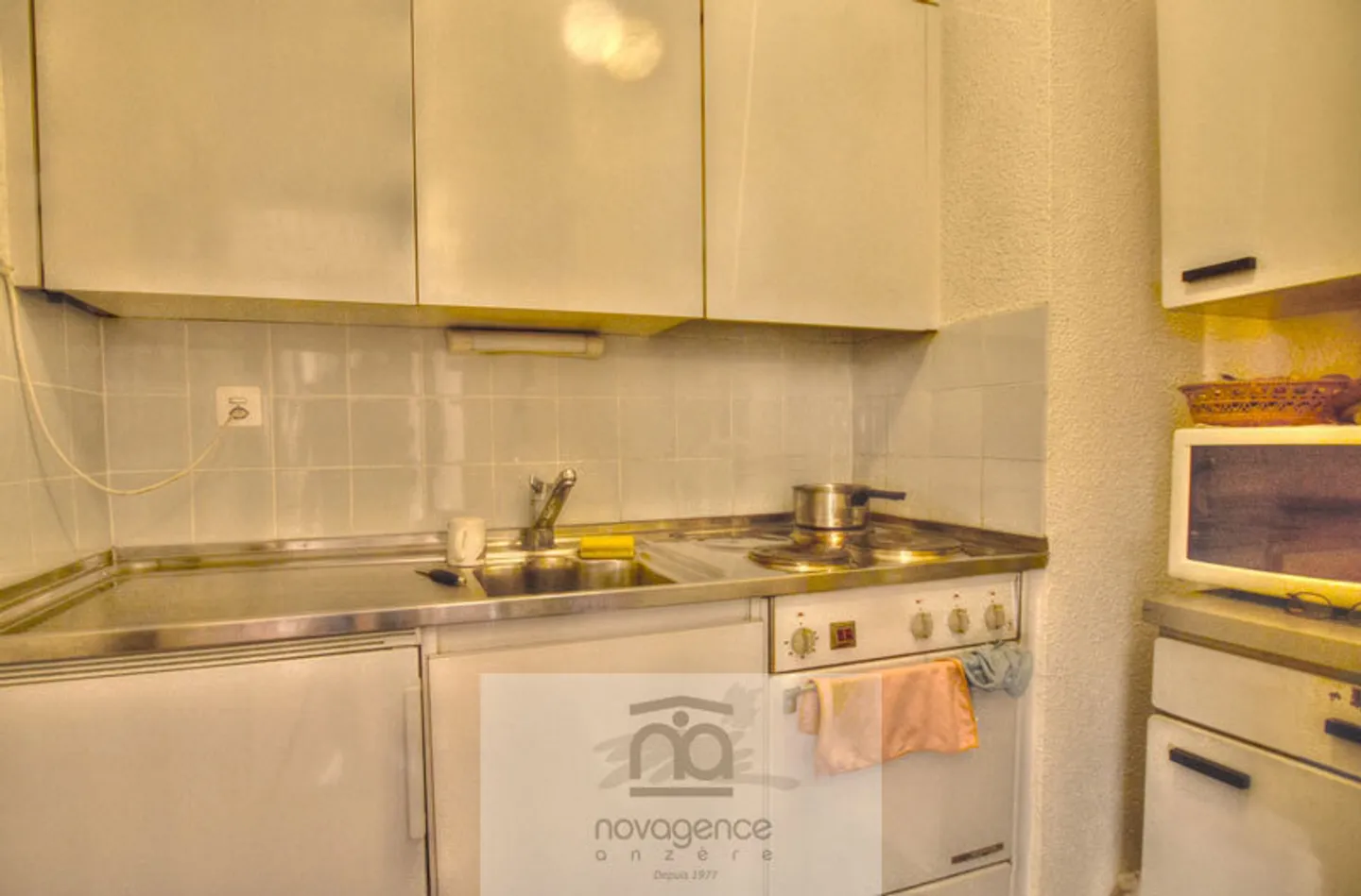 AV9 202 - studio in the heart of the village - on the pedestrian square - Photo 5 of 10