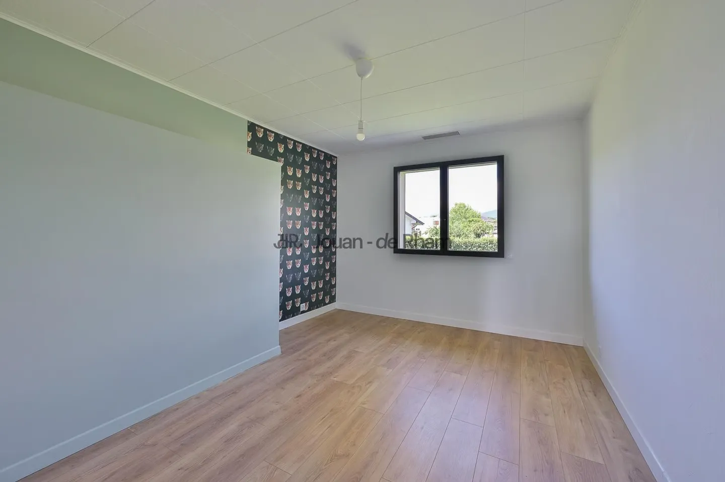 Crassier | Fully renovated family home - Photo 5 of 13