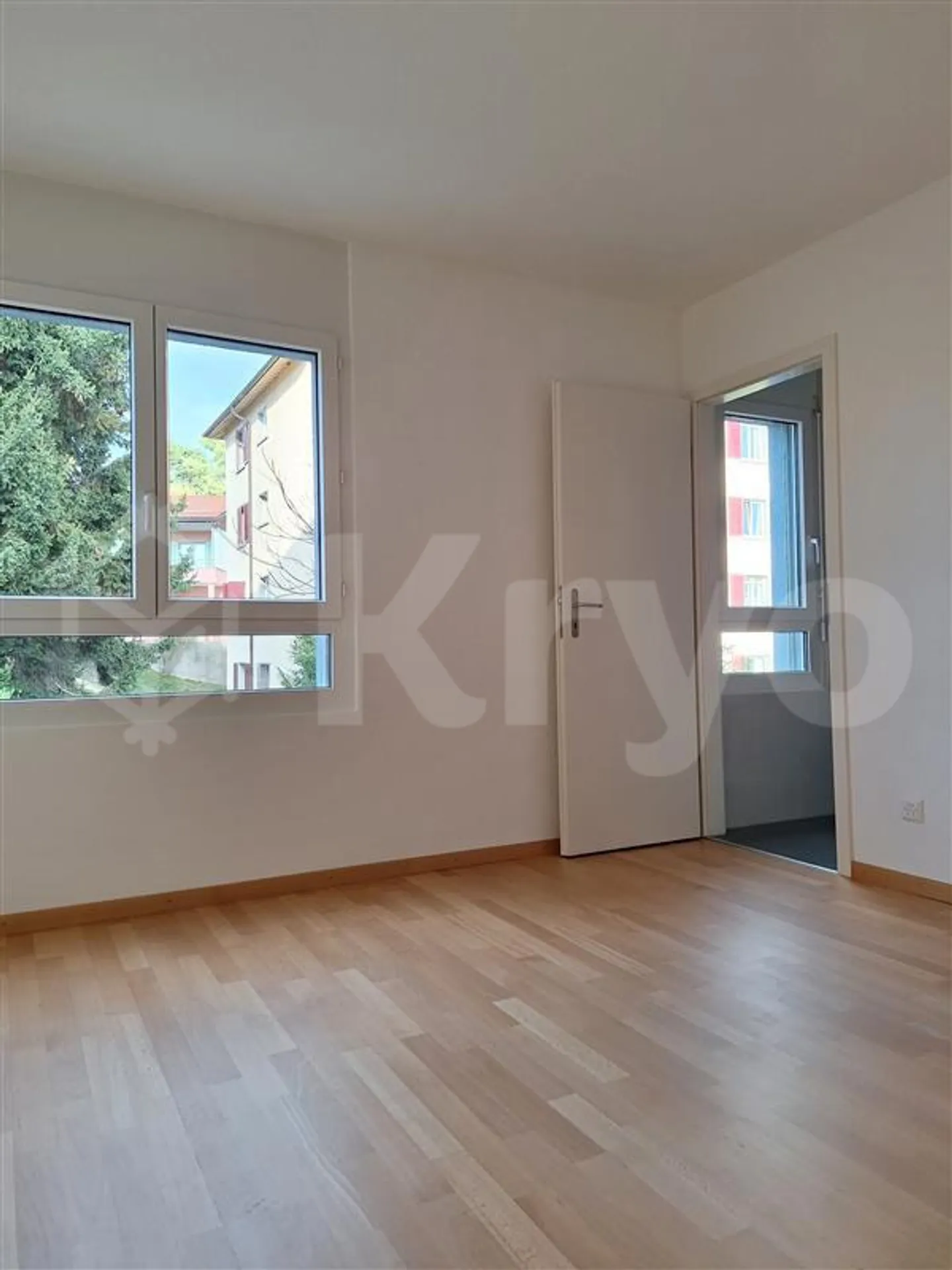 Spacious Apartment with Balcony - Photo 7 of 7