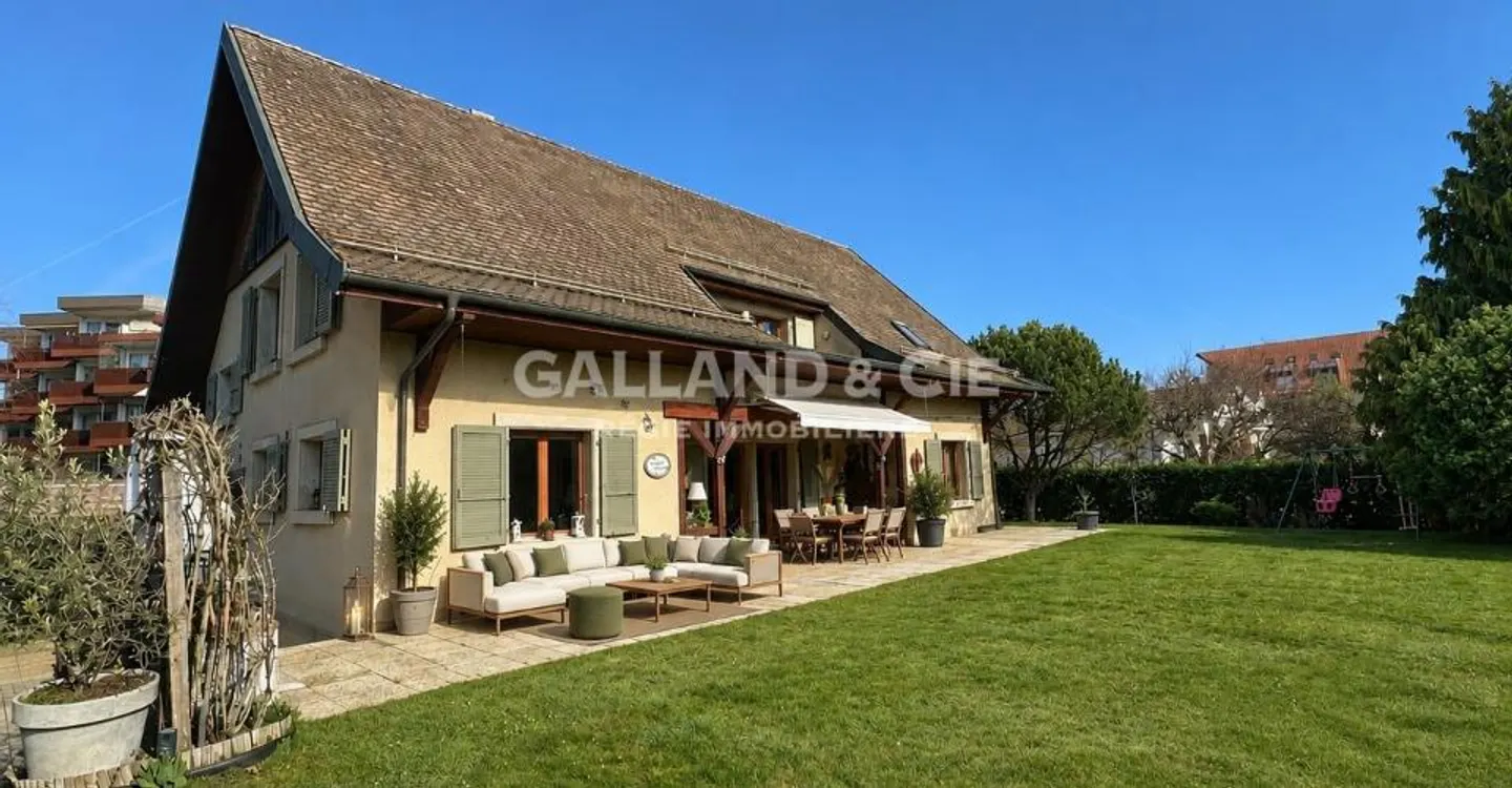 Villa di 7,5 stanze - Spazio all'appuntamento - Foto 1 di 9