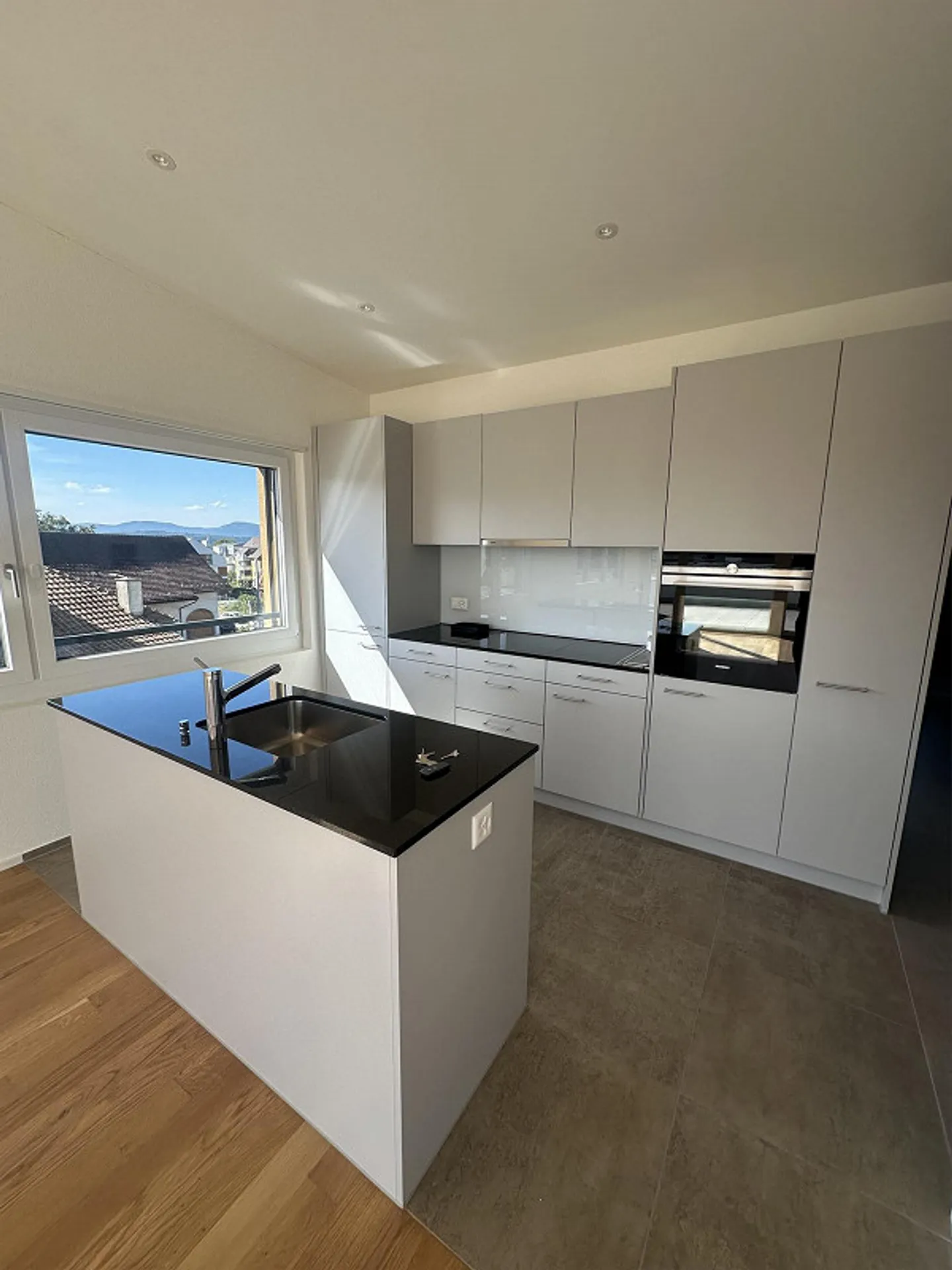 Moderno appartamento 2.5 locali con ampio balcone - disponibile immediatamente o su appuntamento - Foto 1 di 7