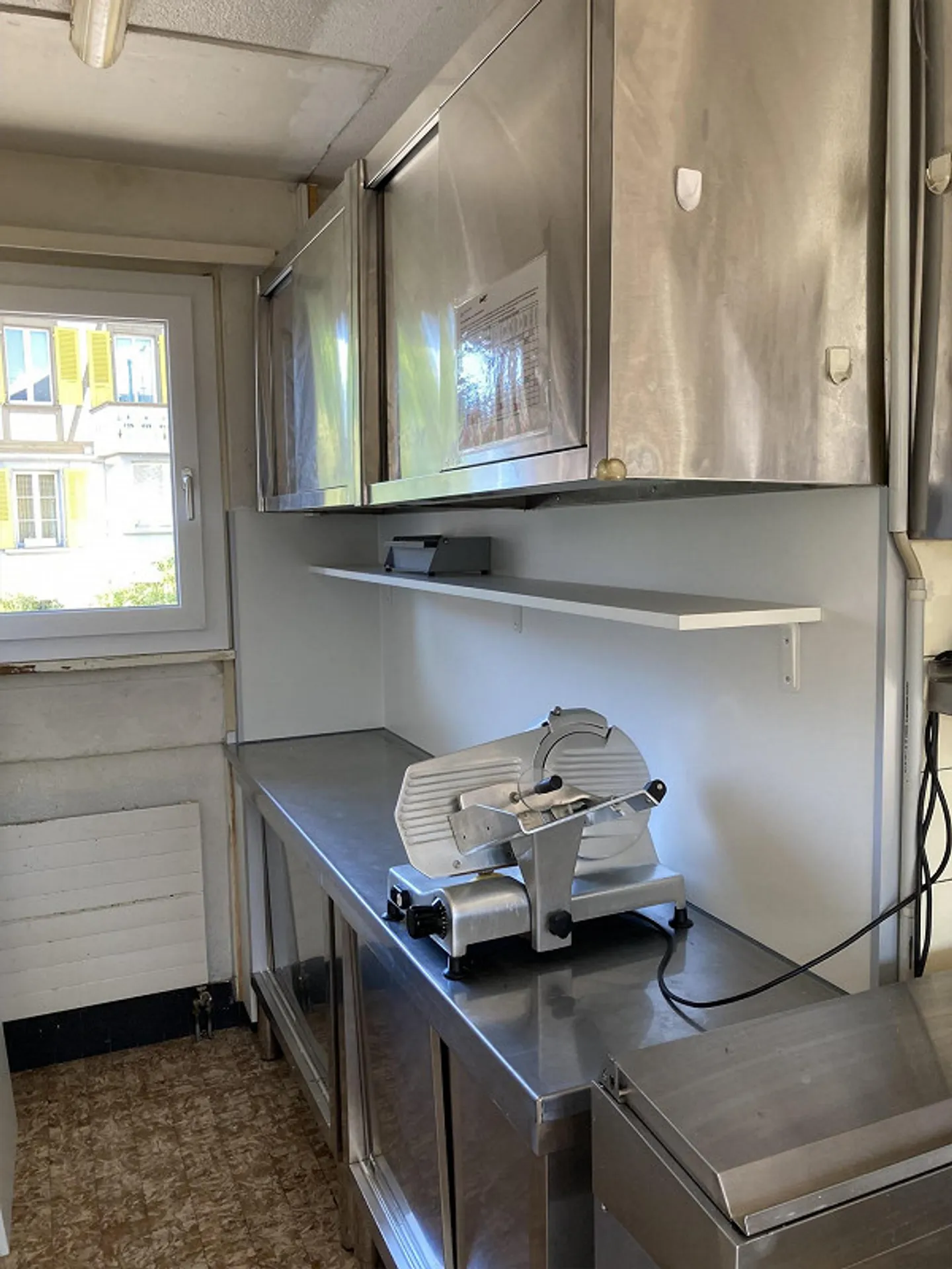 Gewerberäumlichkeiten mit 9 Parkplätzen - Foto 7 von 14