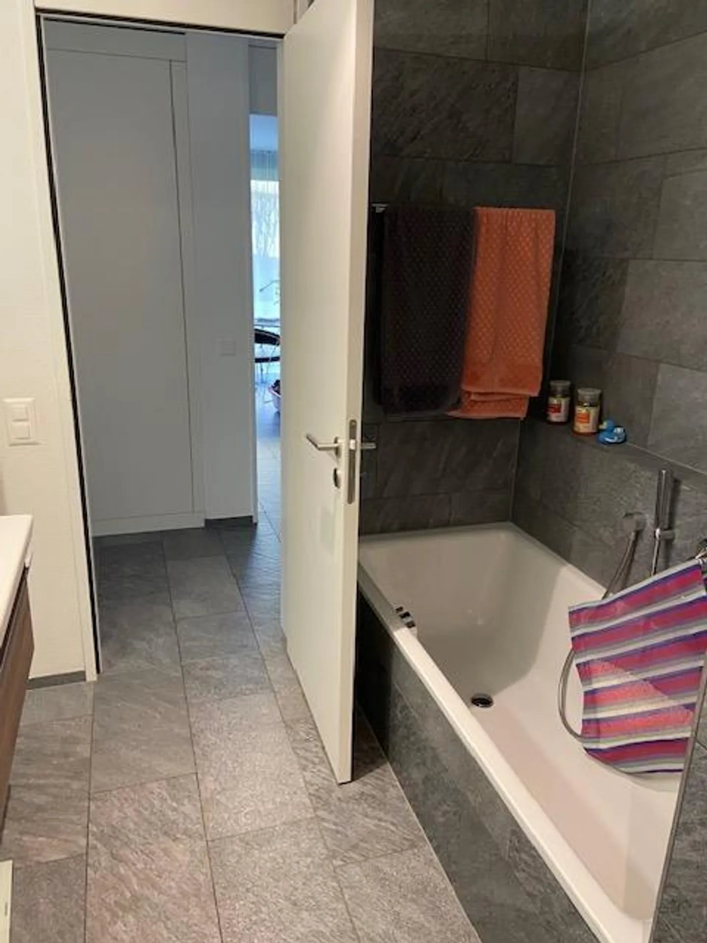 APPARTAMENTO CON GIARDINO E SPLENDIDA AREA SALOTTO - Foto 8 di 15