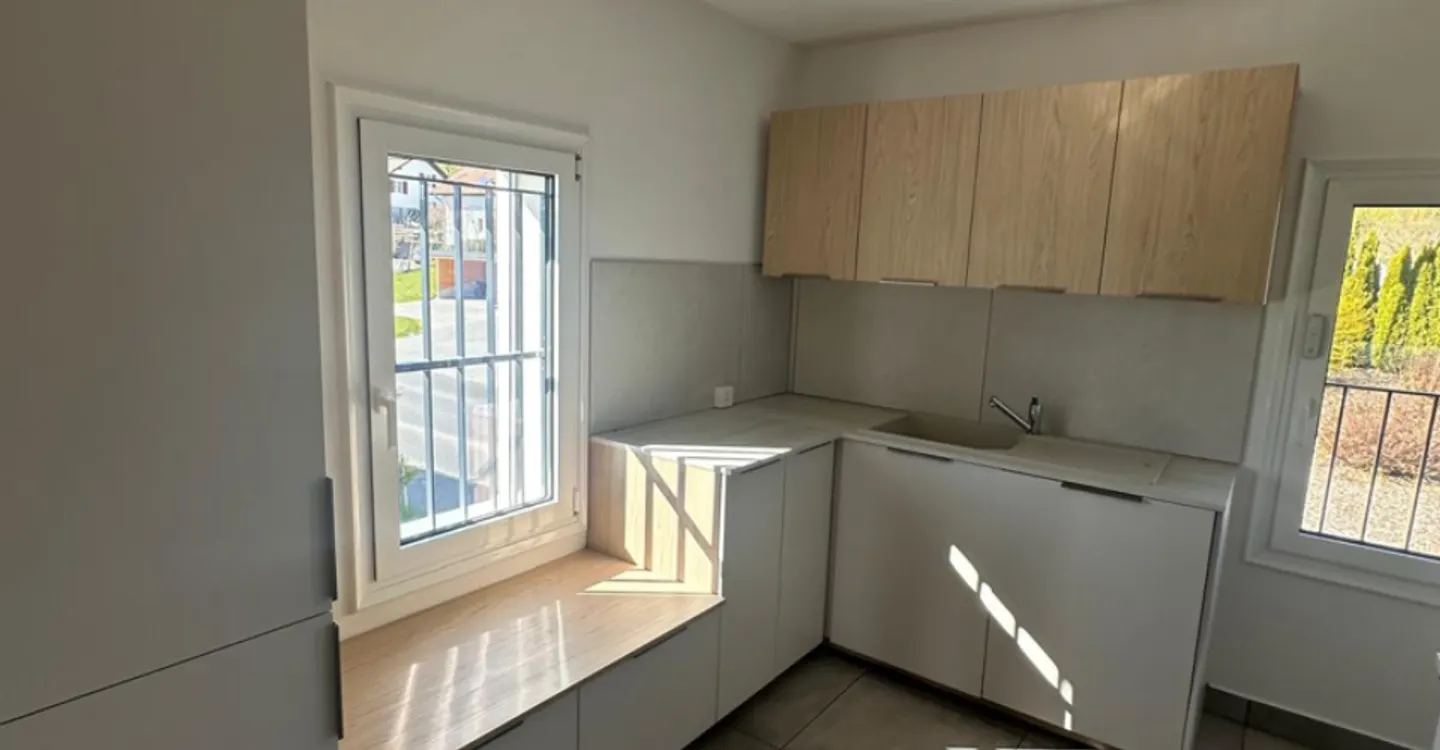 Spacious duplex of approx. 180 m² with terrace and two parking spaces in Corminboeuf - Photo 6 of 14
