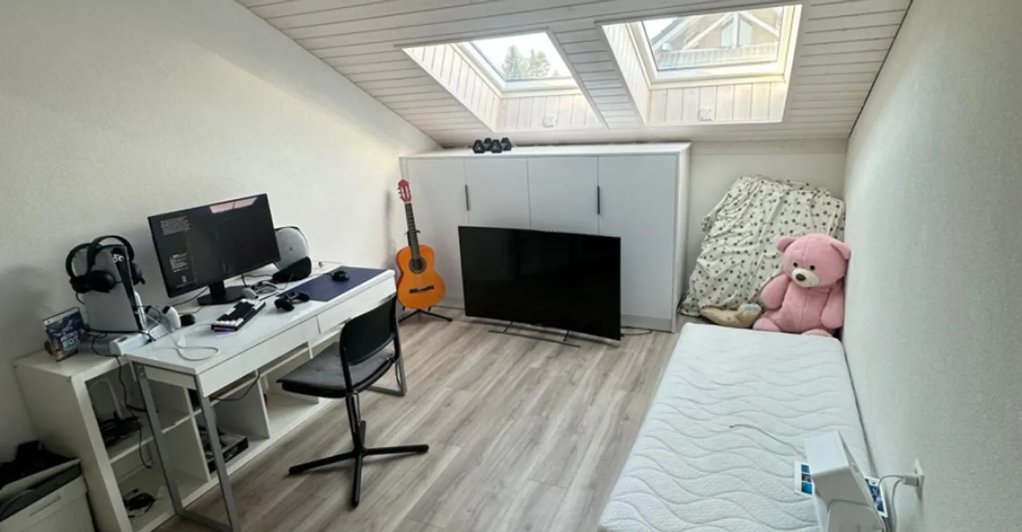 Spacious duplex of approx. 180 m² with terrace and two parking spaces in Corminboeuf - Photo 12 of 14