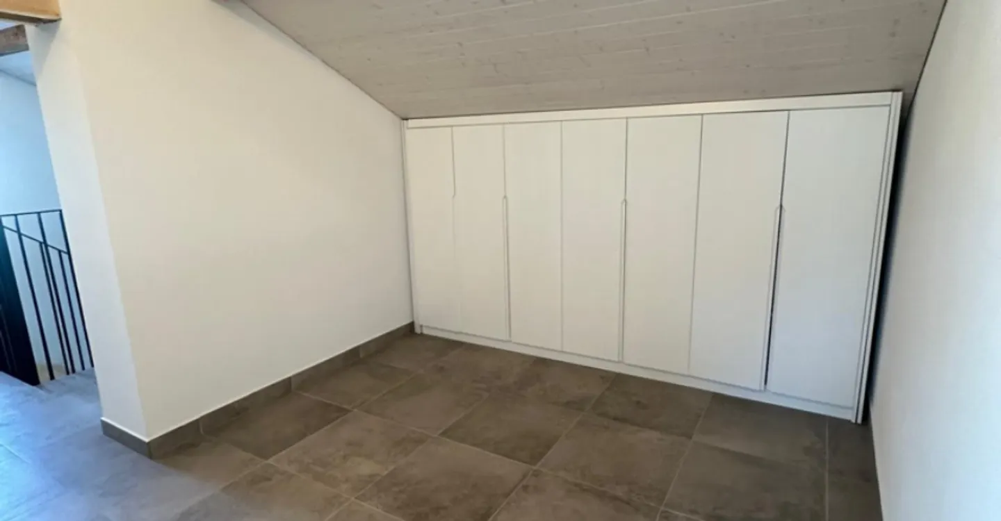 Spacious duplex of approx. 180 m² with terrace and two parking spaces in Corminboeuf - Photo 13 of 14