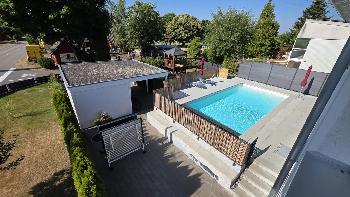 Casa unifamiliare moderna con piscina - Foto 2 di 16