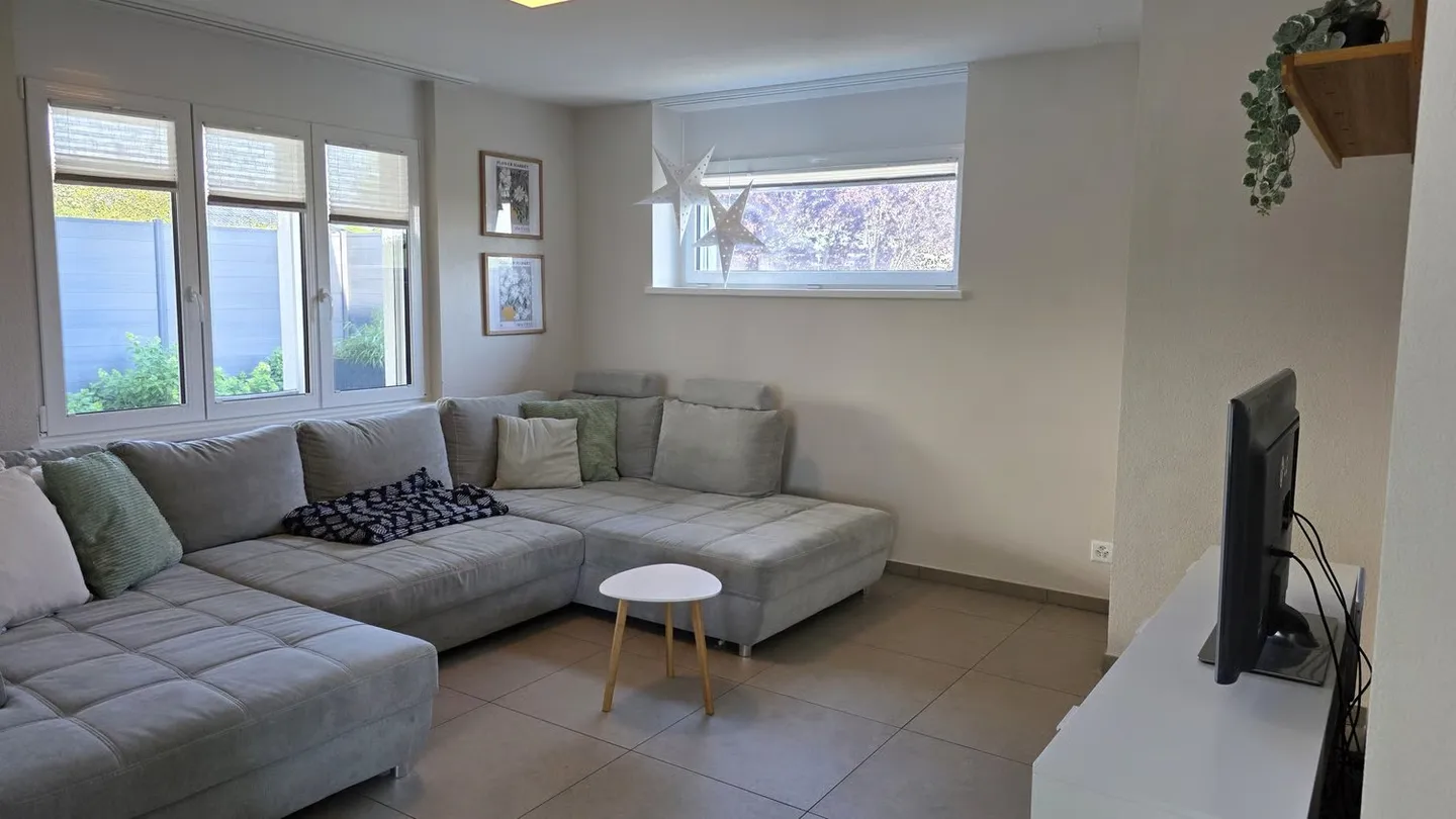 Casa unifamiliare moderna con piscina - Foto 6 di 16