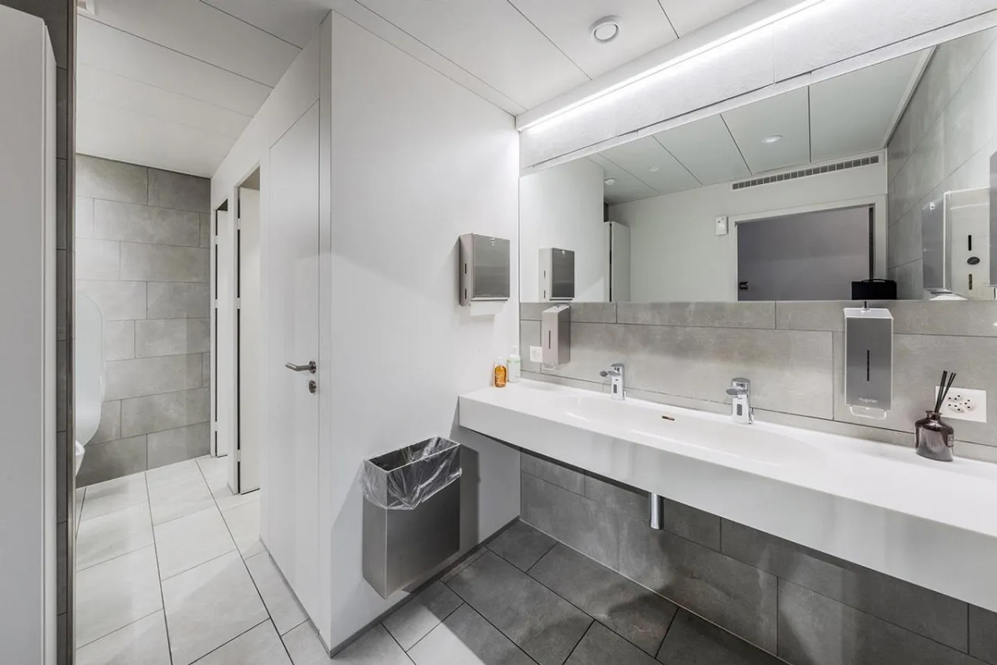 Espaces de pratique de première classe dans un emplacement de choix à Zurich - à côté de Globus - Photo 9 sur 18