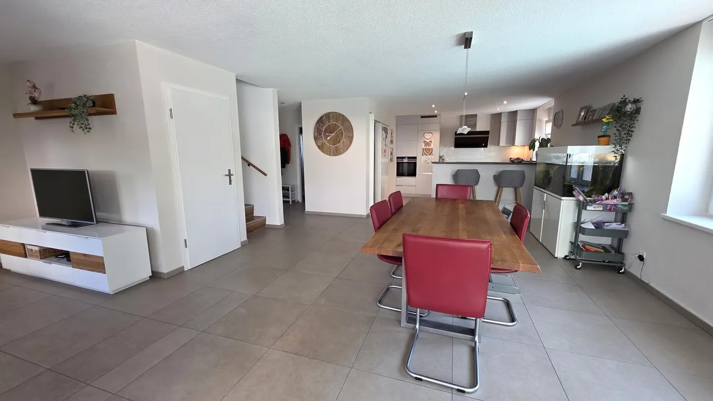 Casa unifamiliare moderna con piscina - Foto 7 di 16