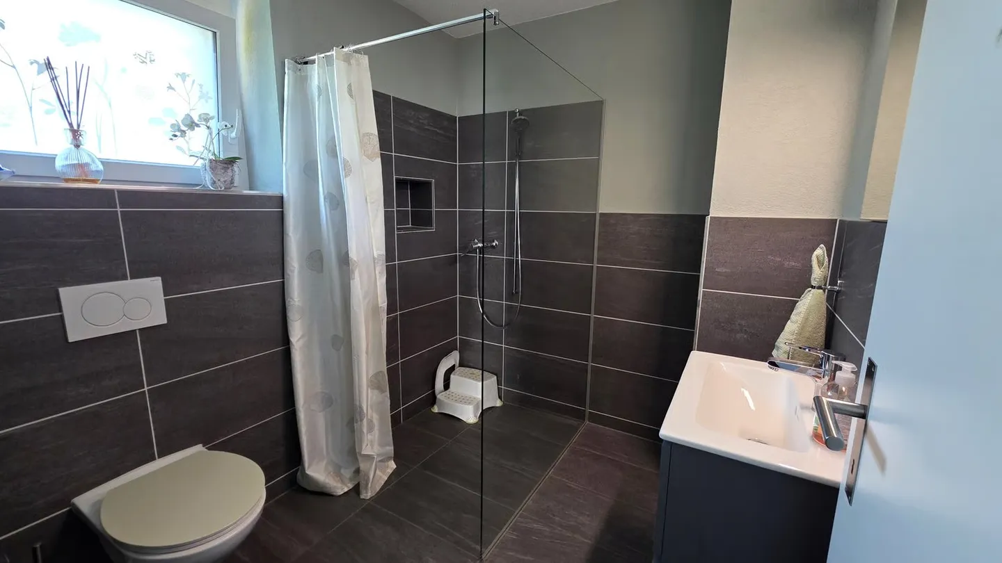 Casa unifamiliare moderna con piscina - Foto 8 di 16