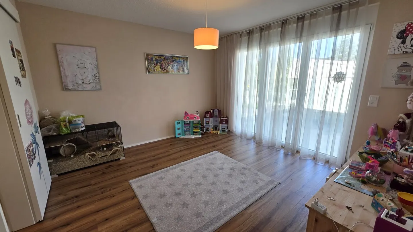 Casa unifamiliare moderna con piscina - Foto 9 di 16