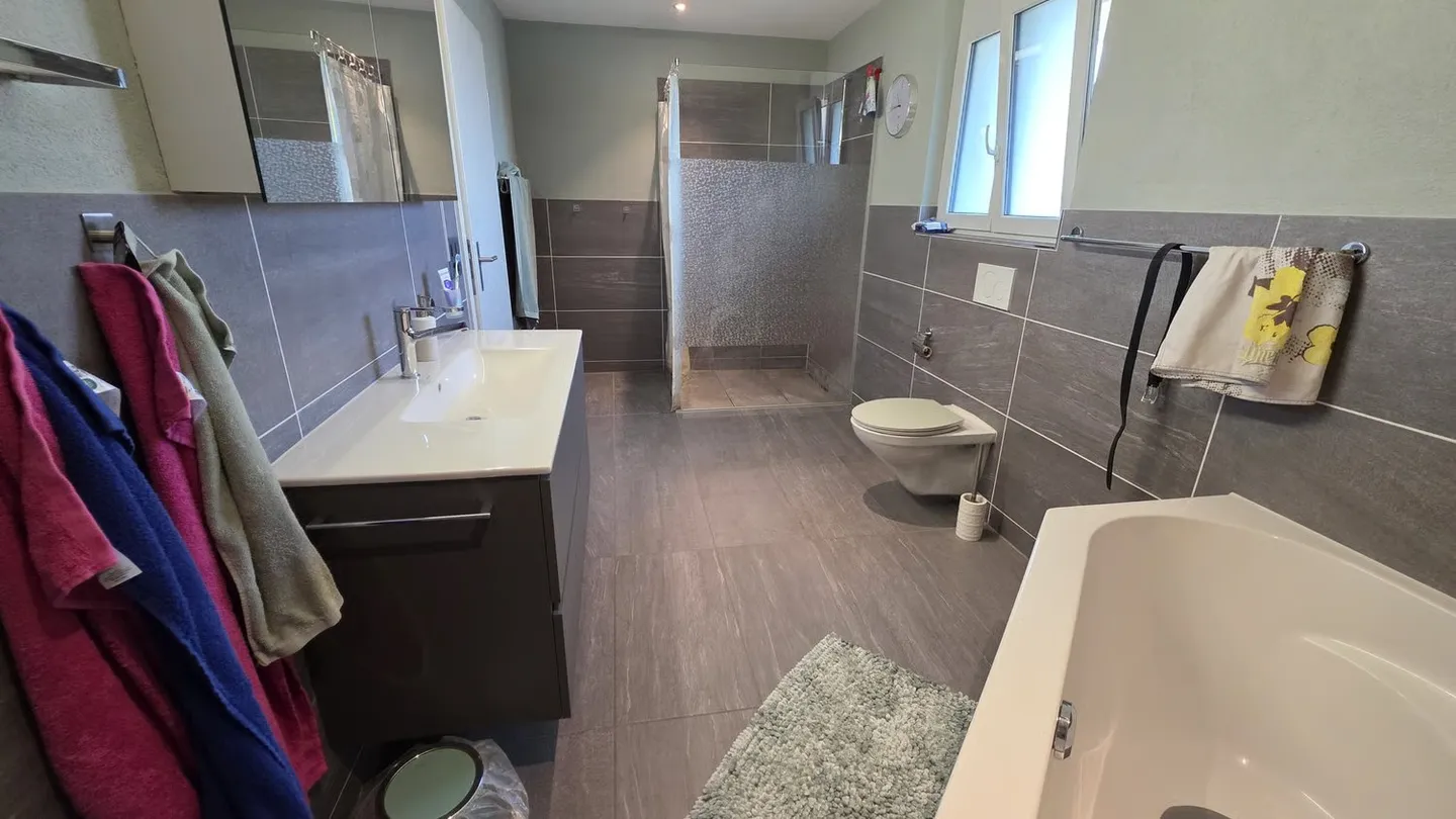 Casa unifamiliare moderna con piscina - Foto 11 di 16