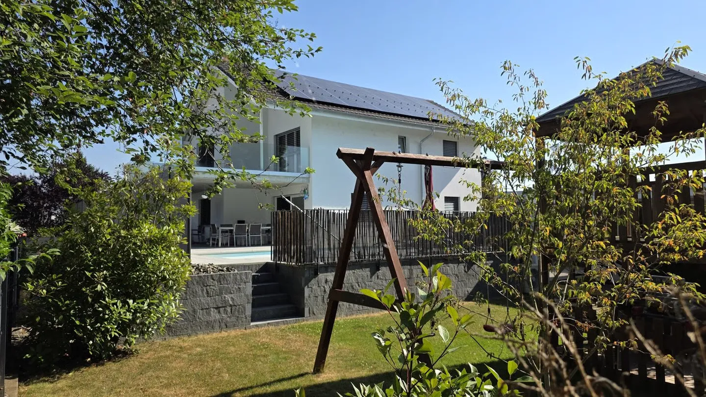 Casa unifamiliare moderna con piscina - Foto 13 di 16