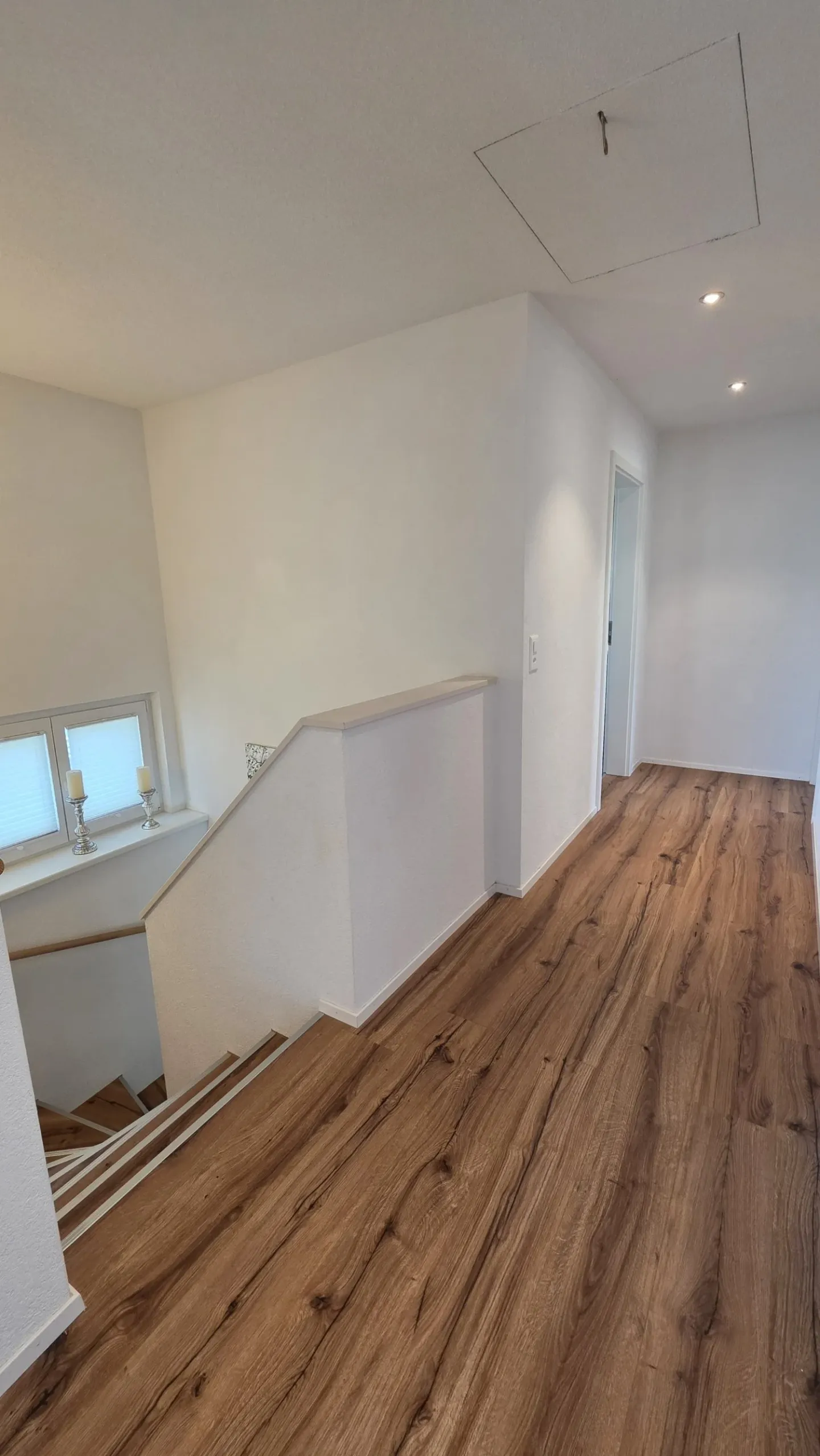 Casa unifamiliare moderna con piscina - Foto 12 di 16