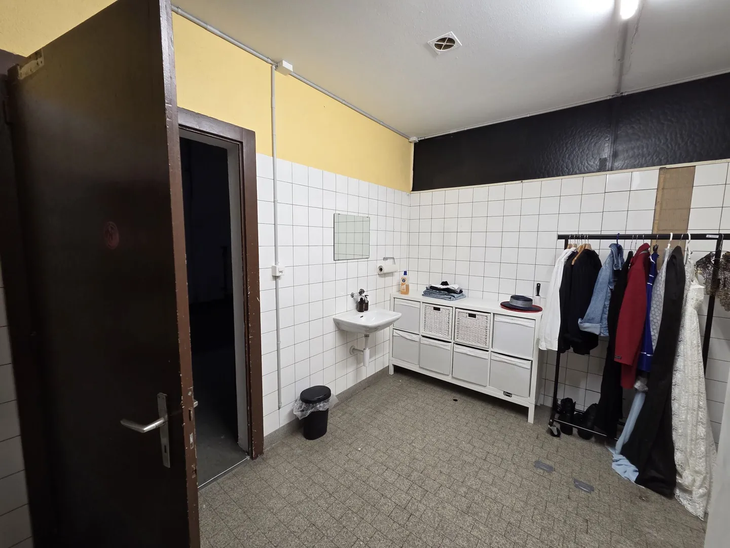 105m2 Room for Studio-Leisure-Storage - Photo 3 of 5