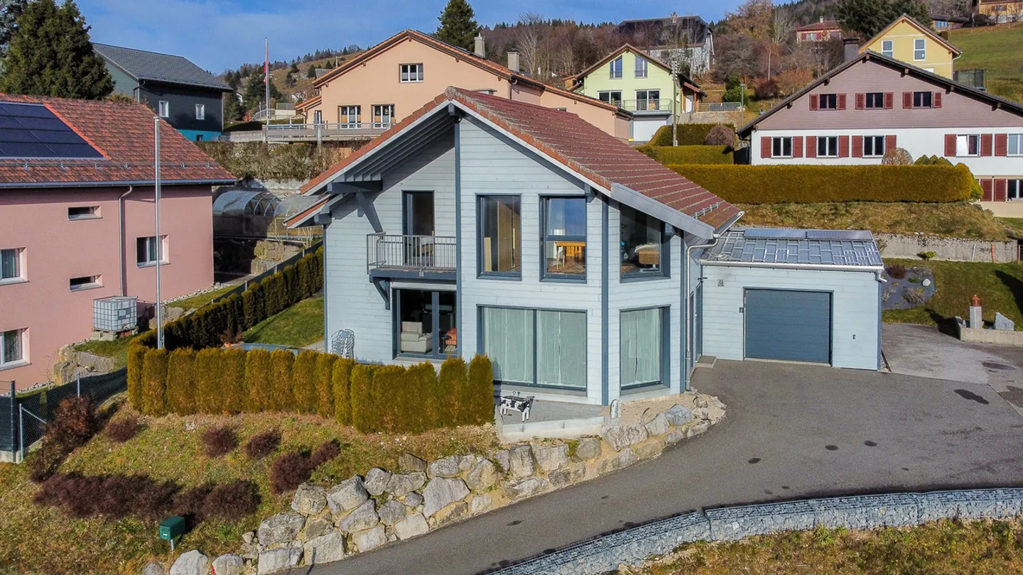 Maison familiale avec terrasses - Photo 1 sur 13